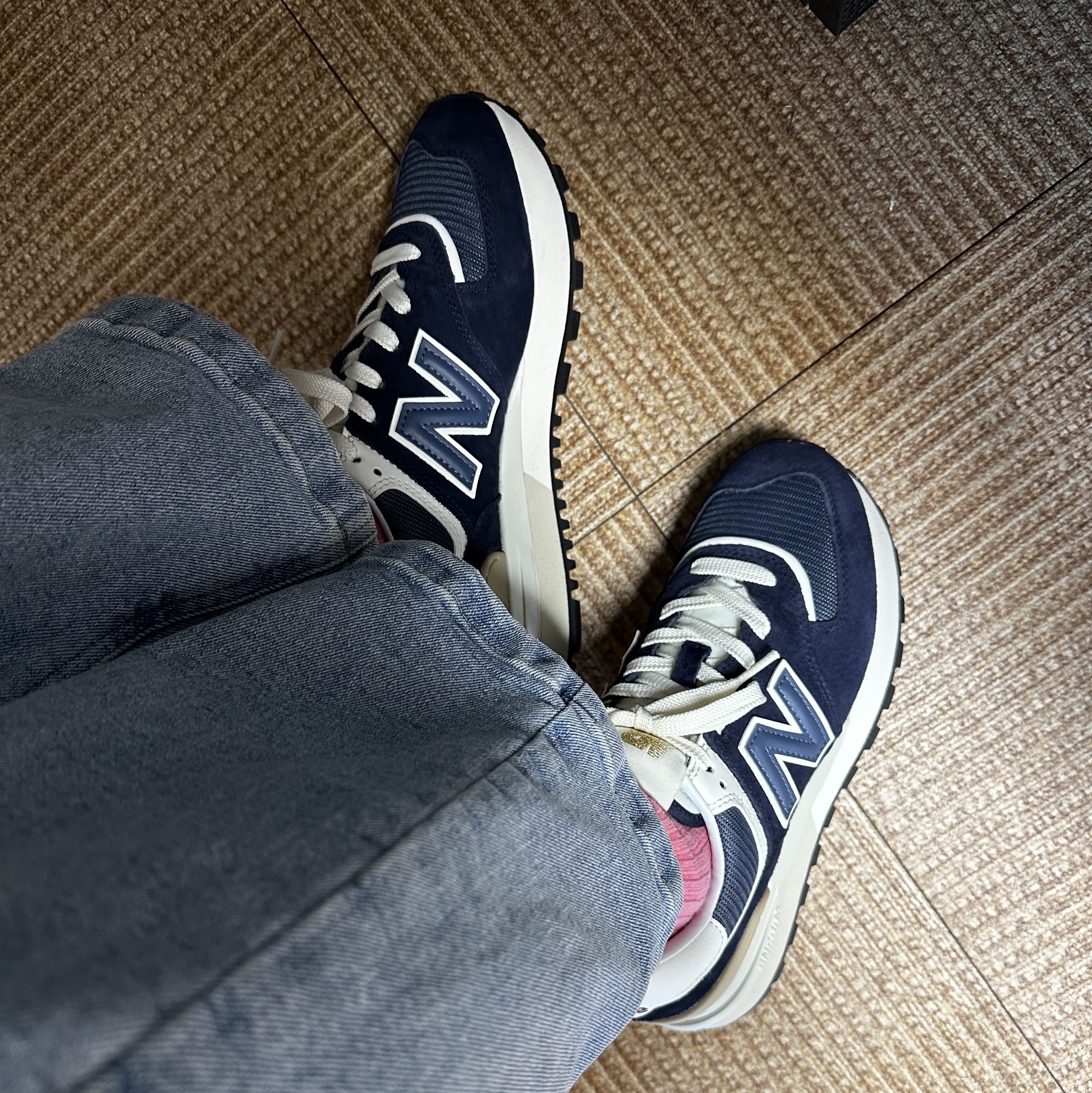 New Balance 574 Legacy Navy 착용 스타일 - 3