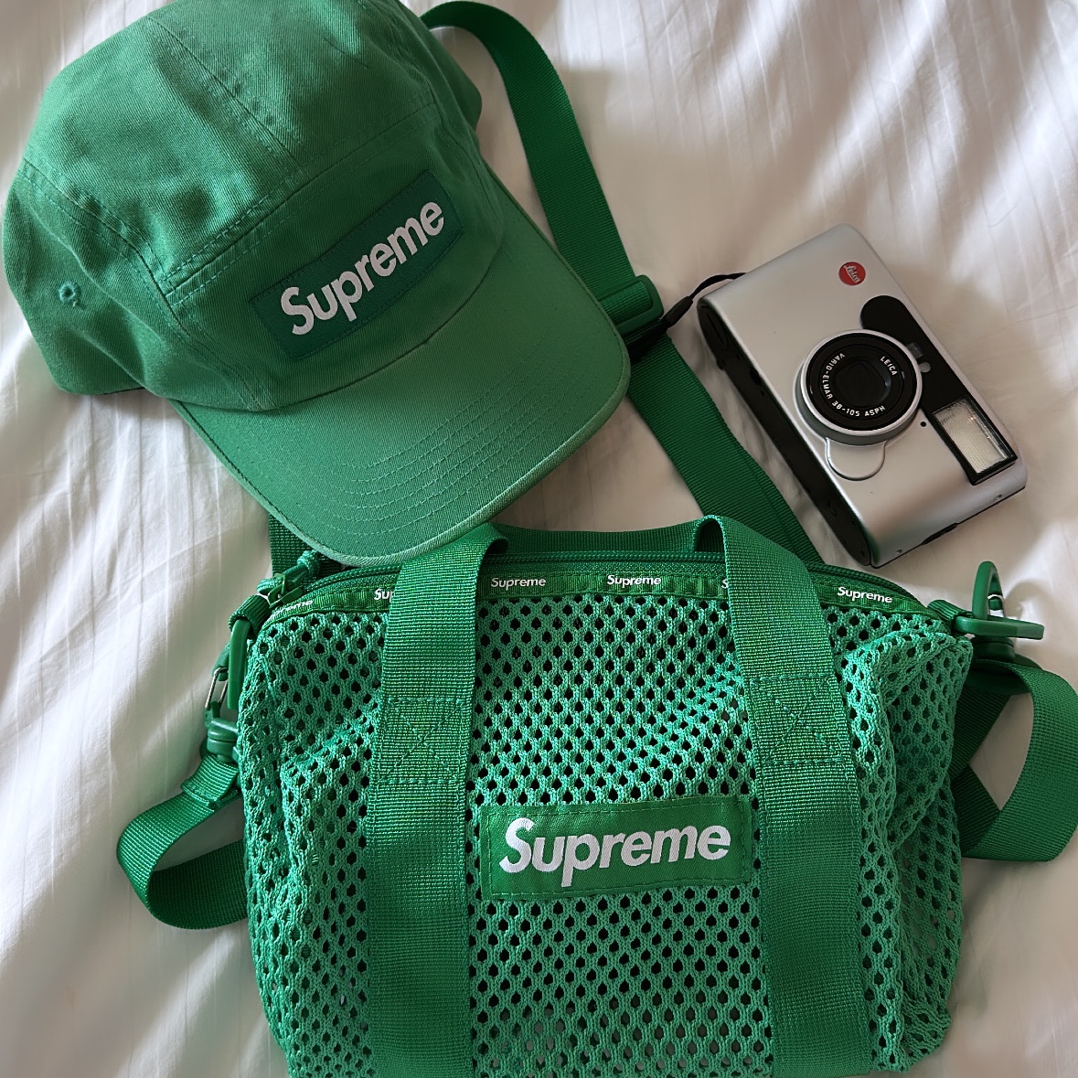 Supreme Washed Chino Twill Camp Cap Green - 22FW, Supreme Mesh Mini Duffle Bag Green - 23SS 착용 스타일