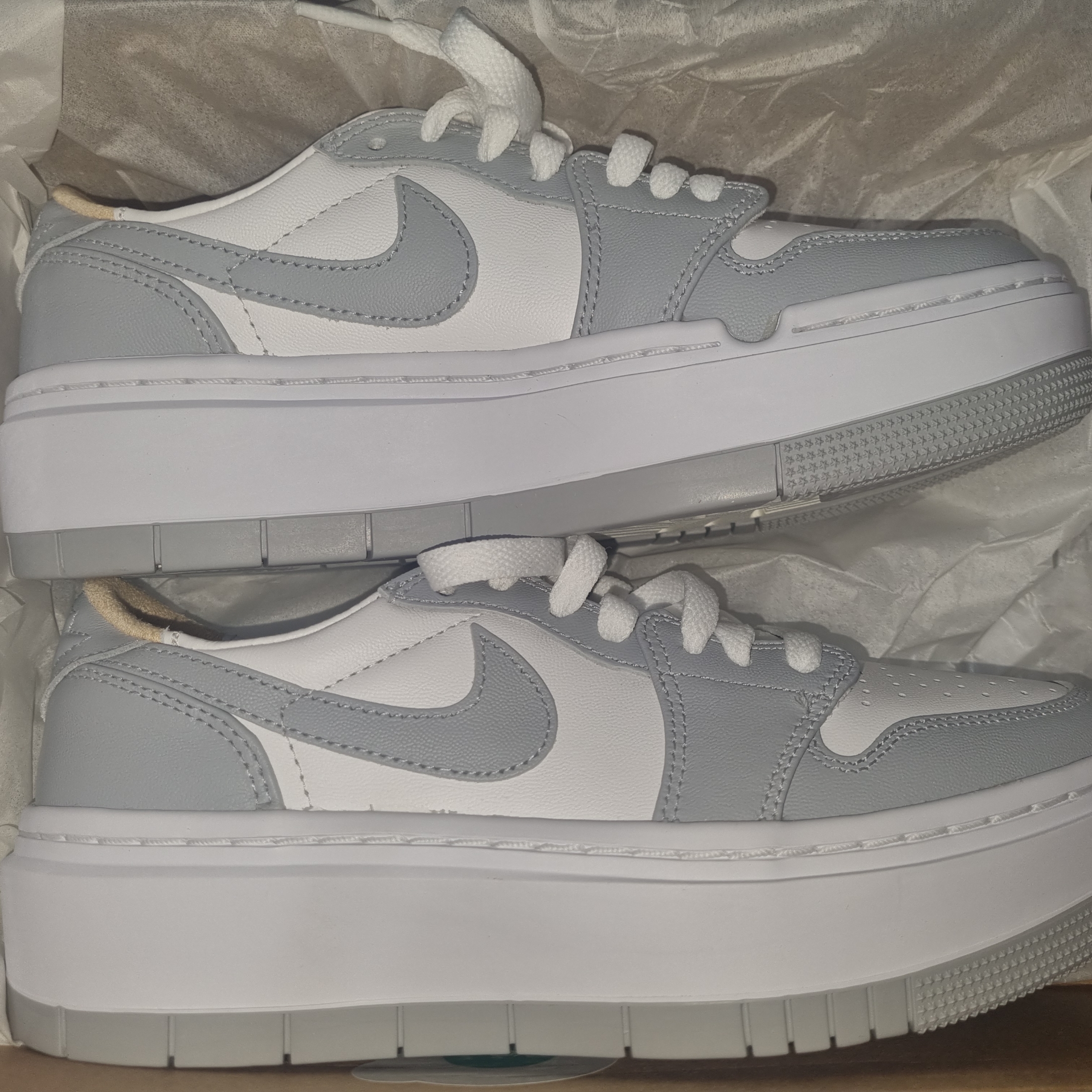 (W) Jordan 1 Elevate Low White and Wolf Grey 착용 스타일