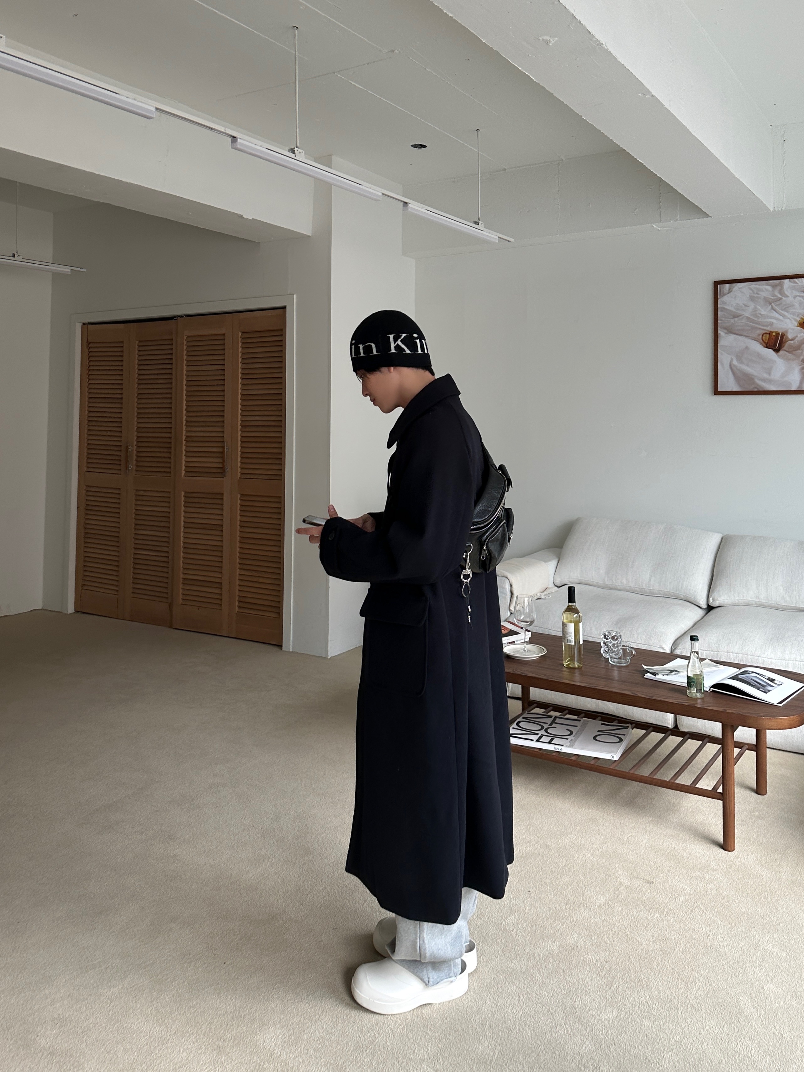 Balenciaga Superbusy Beltpack Black, Matin Kim Logo Jacquard Short Beanie Black 착용 스타일 - 1