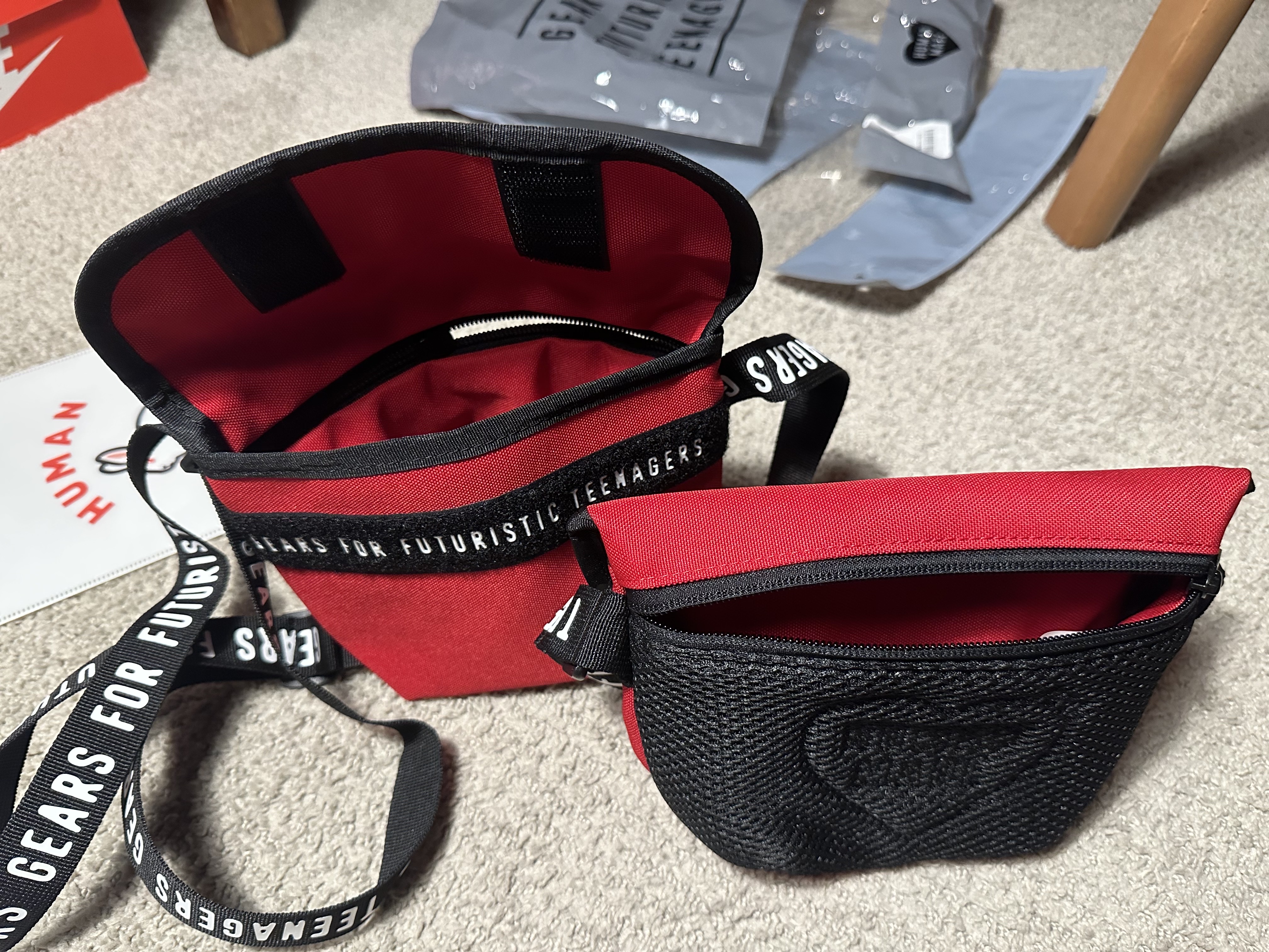 Human Made Messenger Bag Small Red 착용 스타일 - 4