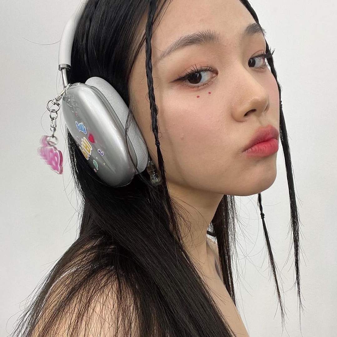 Apple AirPods Max Lightning Silver (Korean Ver.), Gentle Monster x D'heygere Pierced 02 Silver 착용 스타일 - 2
