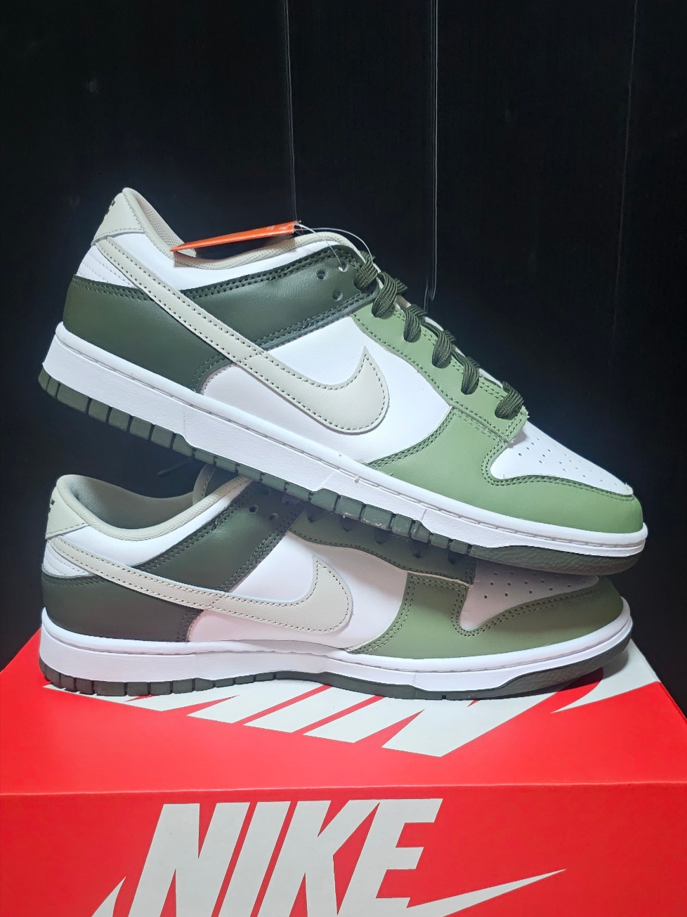 Nike Dunk Low Oil Green 착용 스타일 - 3