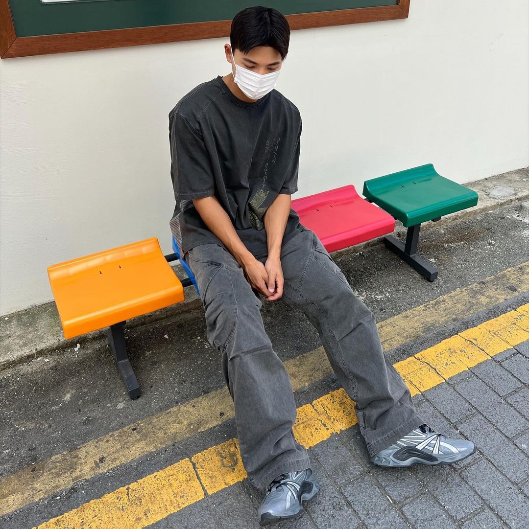 Ignota Core:5 Washed Cargo Pants Charcoal 착용 스타일 - 2