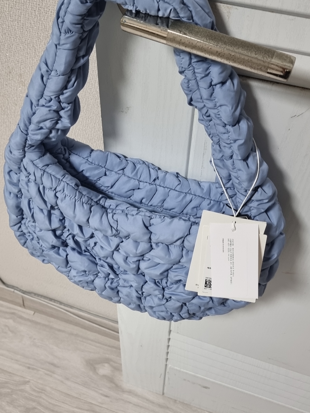 COS Quilted Mini Bag Light Blue 착용 스타일