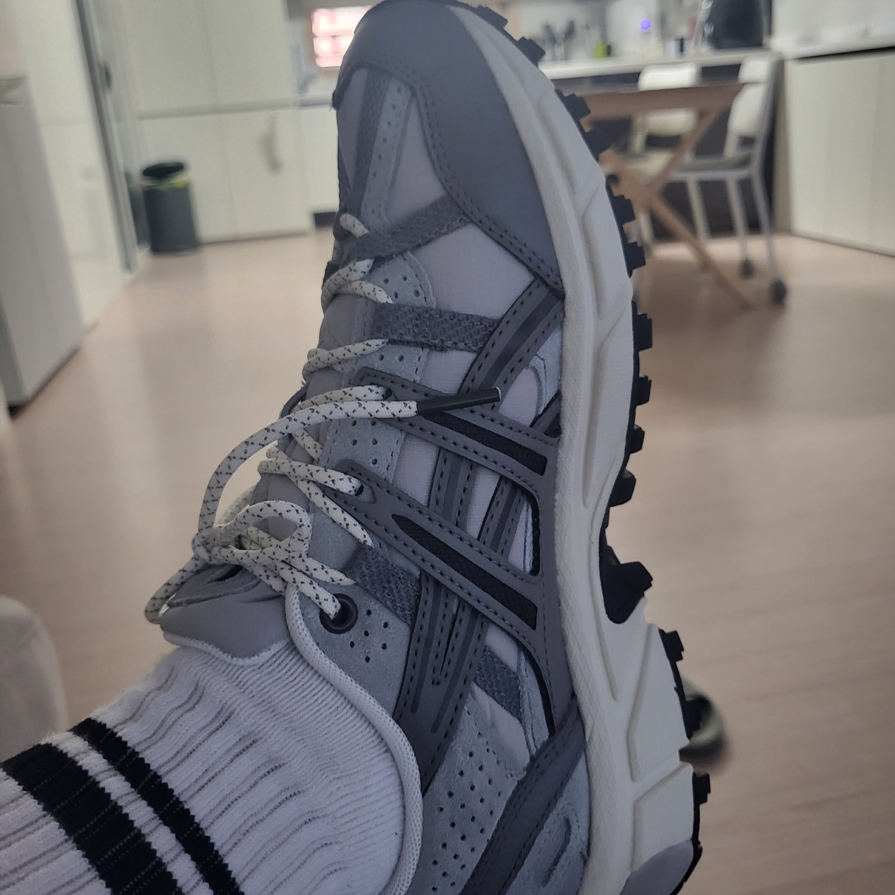 Asics Gel-Sonoma 15-50 Oyster Grey Clay Grey 착용 스타일 - 1