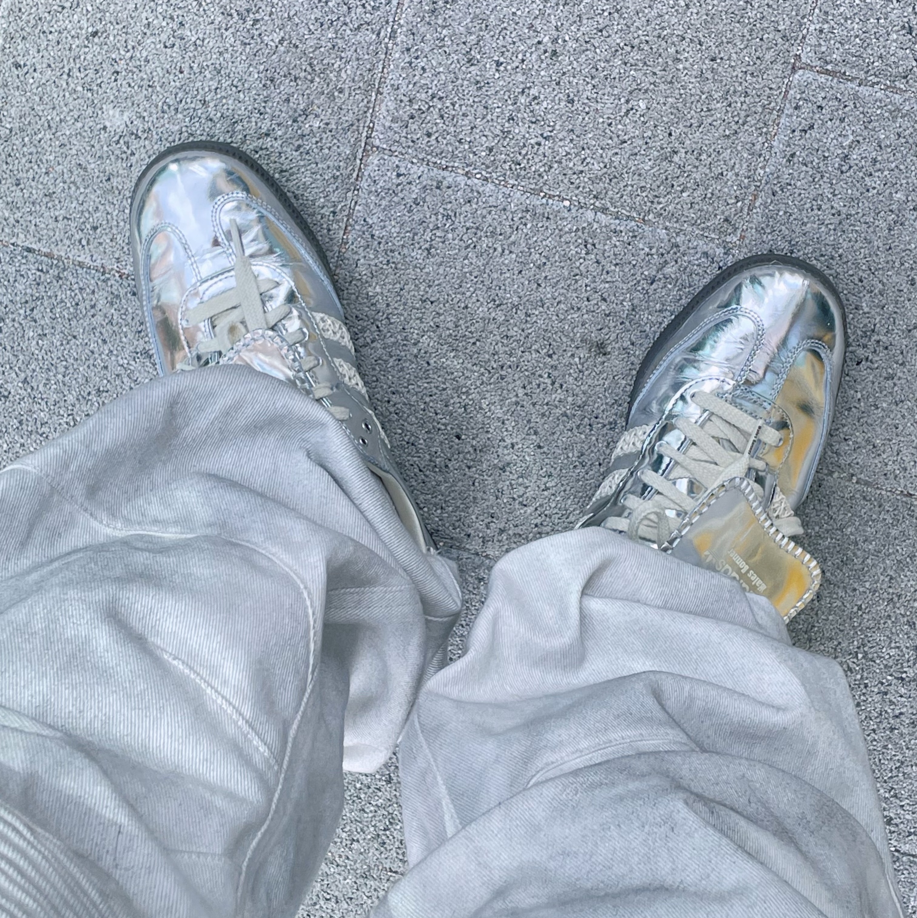 Adidas x Wales Bonner Samba Silver Metallic, Human Made Heart Mini Keycharm Red 착용 스타일 - 1