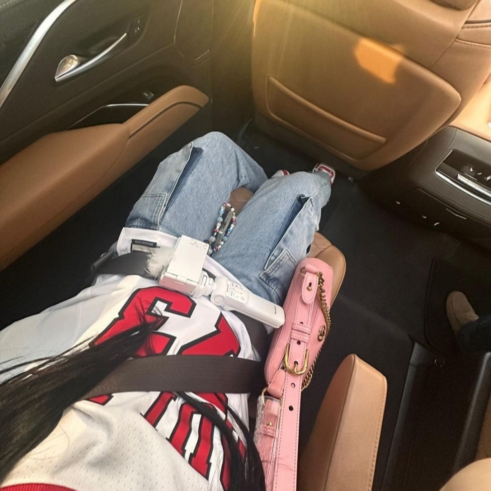 Gucci Aphrodite Small Shoulder Bag Light Pink, (W) Jordan 1 Retro High OG Varsity Red 착용 스타일 - 3