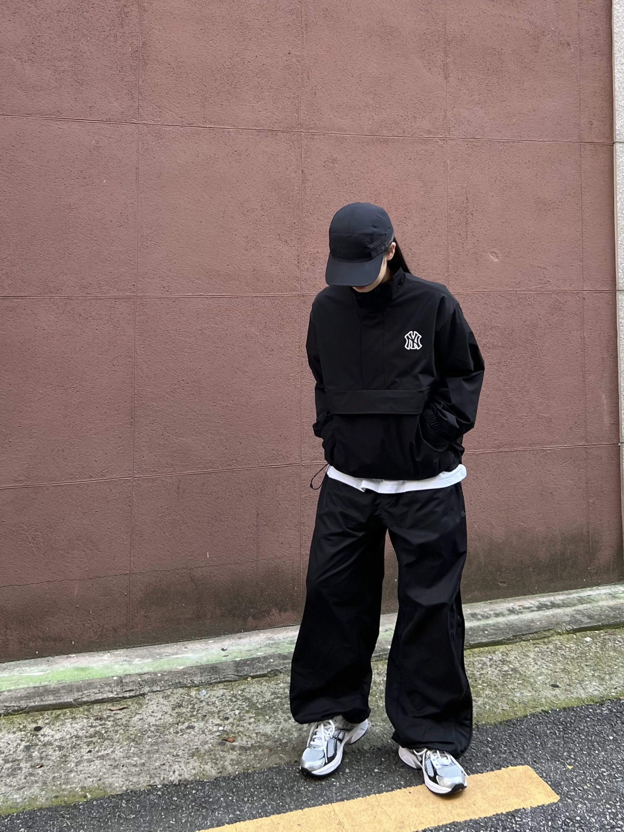 Asics Gel-1130 White Black, Sansan Gear Zipper Pants Black - 22FW 착용 스타일 - 3