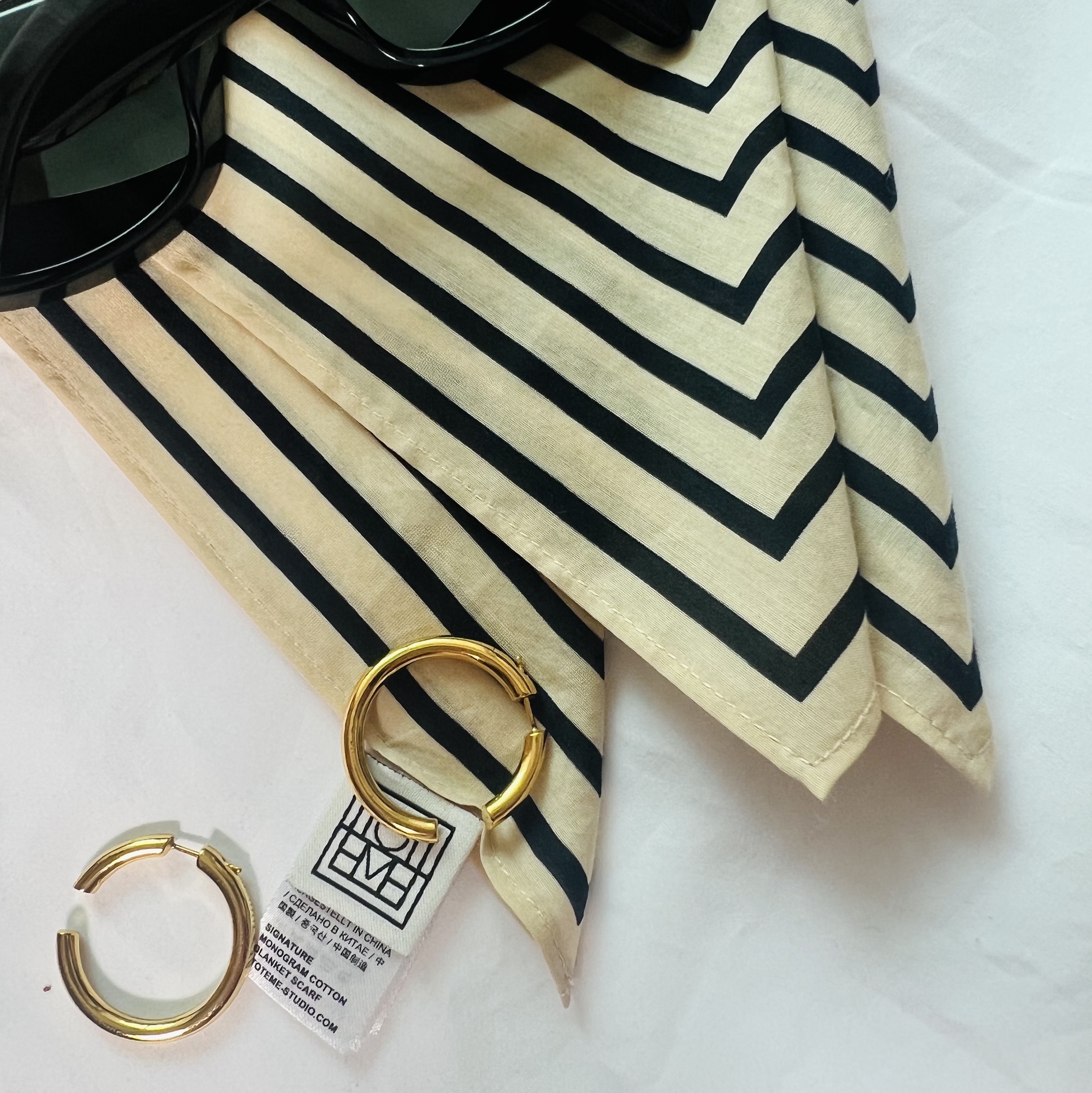 (W) Celine Triomphe 07 Sunglasses in Acetate Black, Toteme Signature Monogram Silk Scarf Dark Brown Monogram 착용 스타일 - 3
