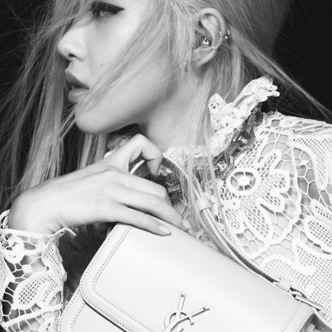 Saint Laurent Le 5 A 7 Supple Large in Grained Leather Black, Saint Laurent Solferino Medium Satchel In Box Saint Laurent Leather Blanc Vintage 착용 스타일 - 4