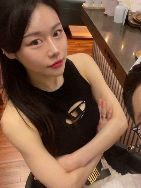 (W) Diesel M-Onerva-Top Cut-Out Knit Top with Logo Plaque Black Black 착용 스타일 - 4