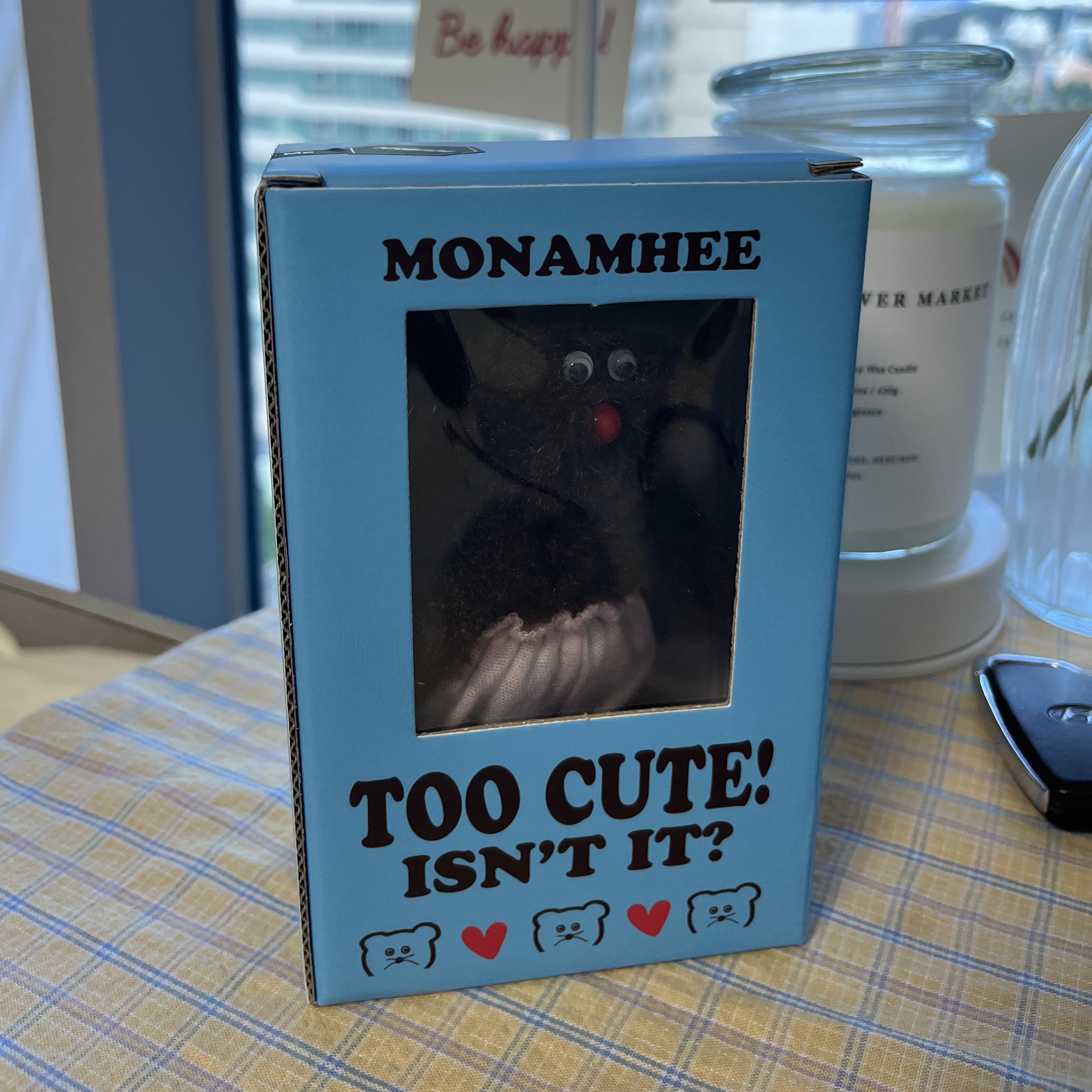 Monamhee Bred Keyring with Pink Pants Brown 착용 스타일