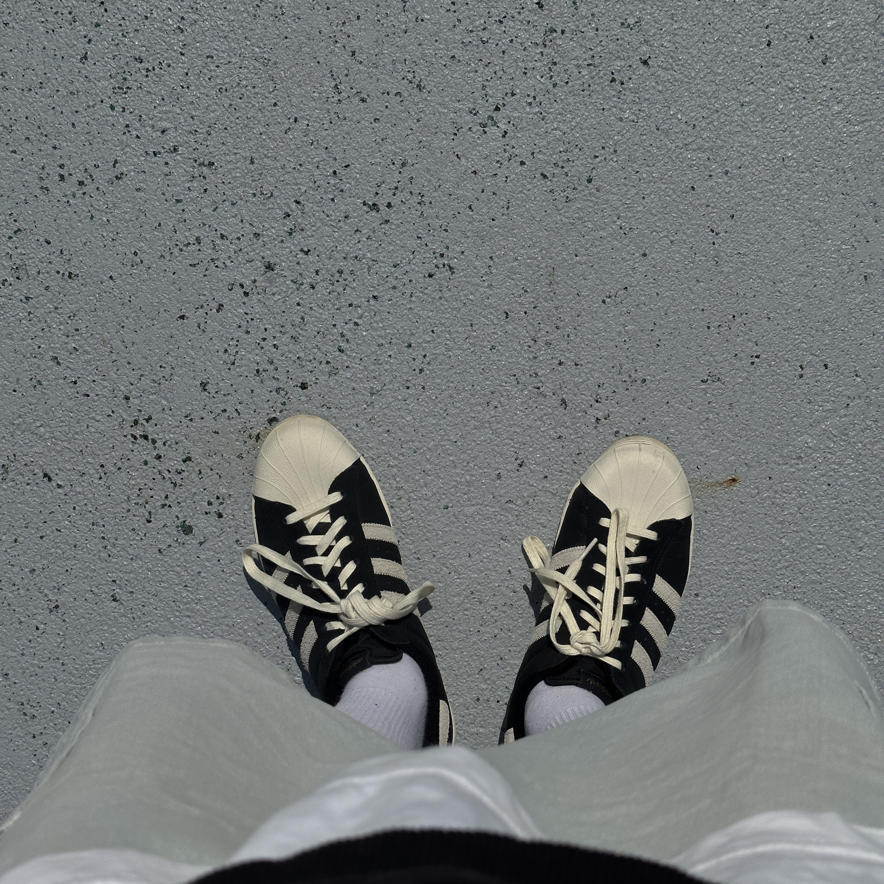 Adidas Superstar 82 Black White 착용 스타일