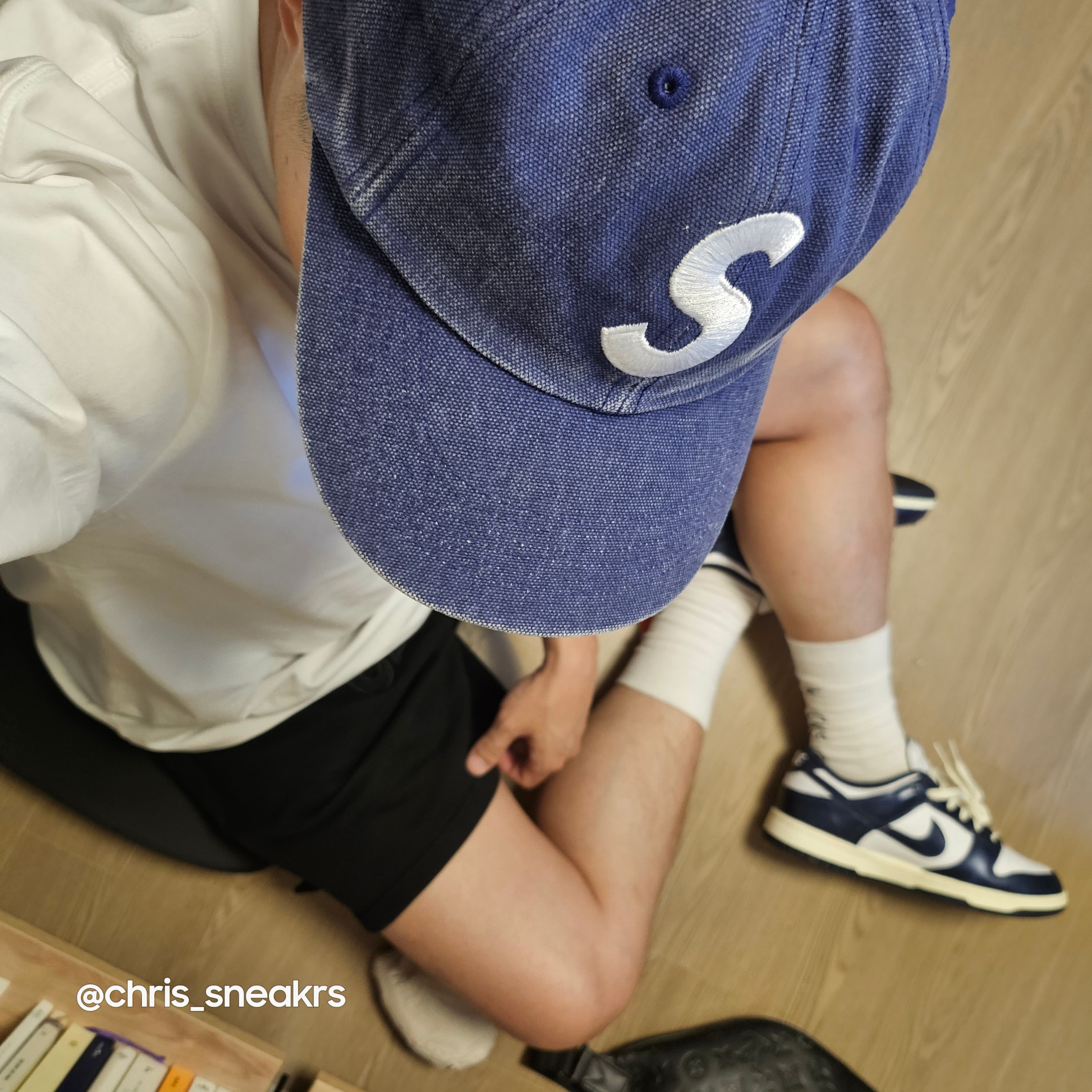 Louis Vuitton Discovery PM Bumbag Monogram Shadow Black, (W) Nike Dunk Low PRM Midnight Navy and White 착용 스타일 - 2