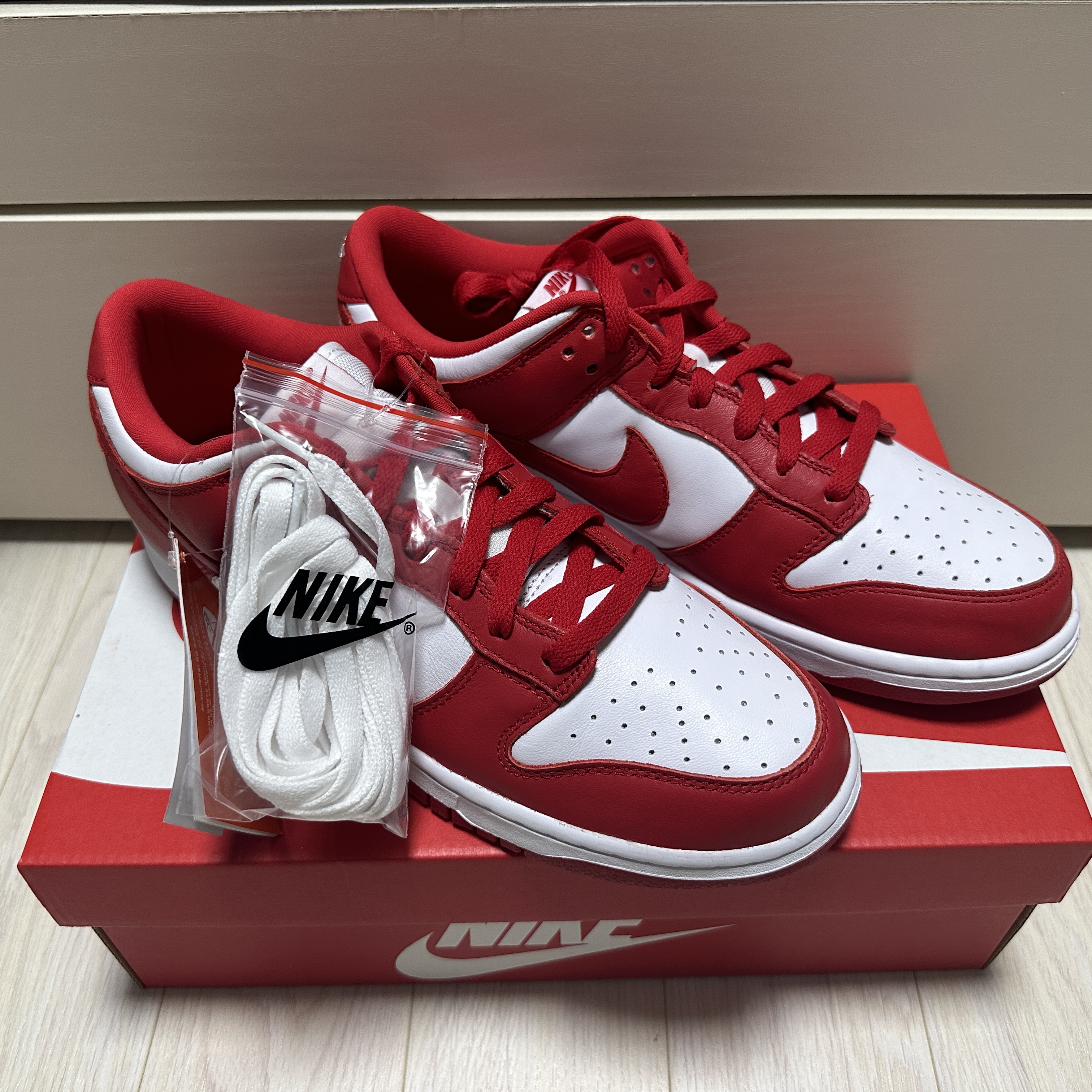 Nike Dunk Low SP White and University Red 2023 착용 스타일 - 1