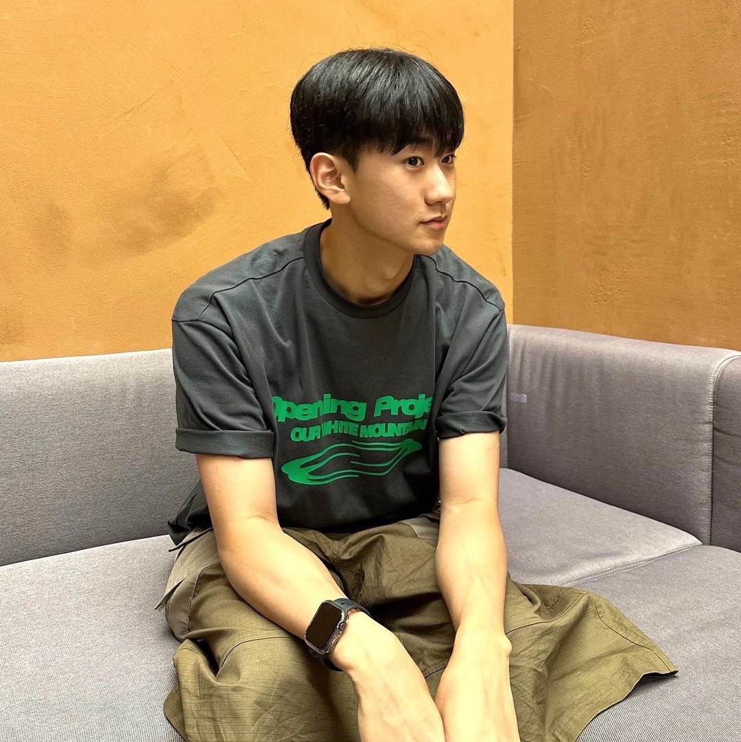 Opening Project Identity T-Shirts Charcoal 착용 스타일