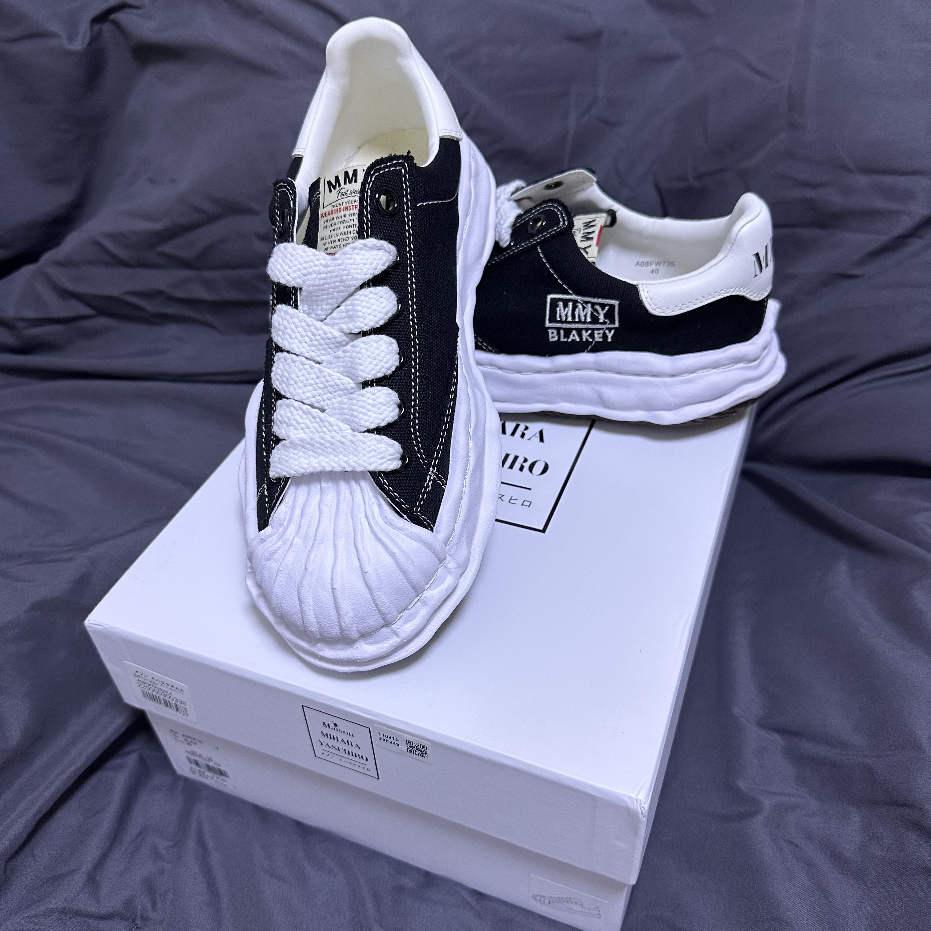 Maison Mihara Yasuhiro Blakey OG Sole Canvas Low-top Sneakers Black White 착용 스타일