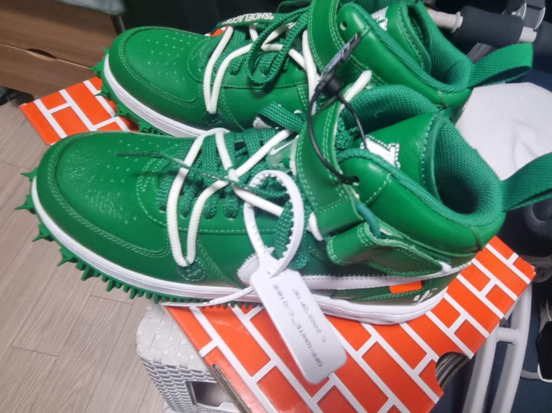 Nike x Off-White Air Force 1 Mid SP Leather Pine Green 착용 스타일 - 4
