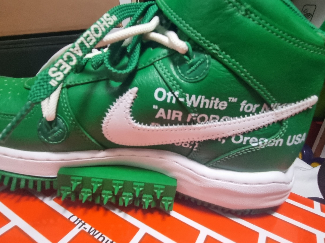 Nike x Off-White Air Force 1 Mid SP Leather Pine Green 착용 스타일 - 5