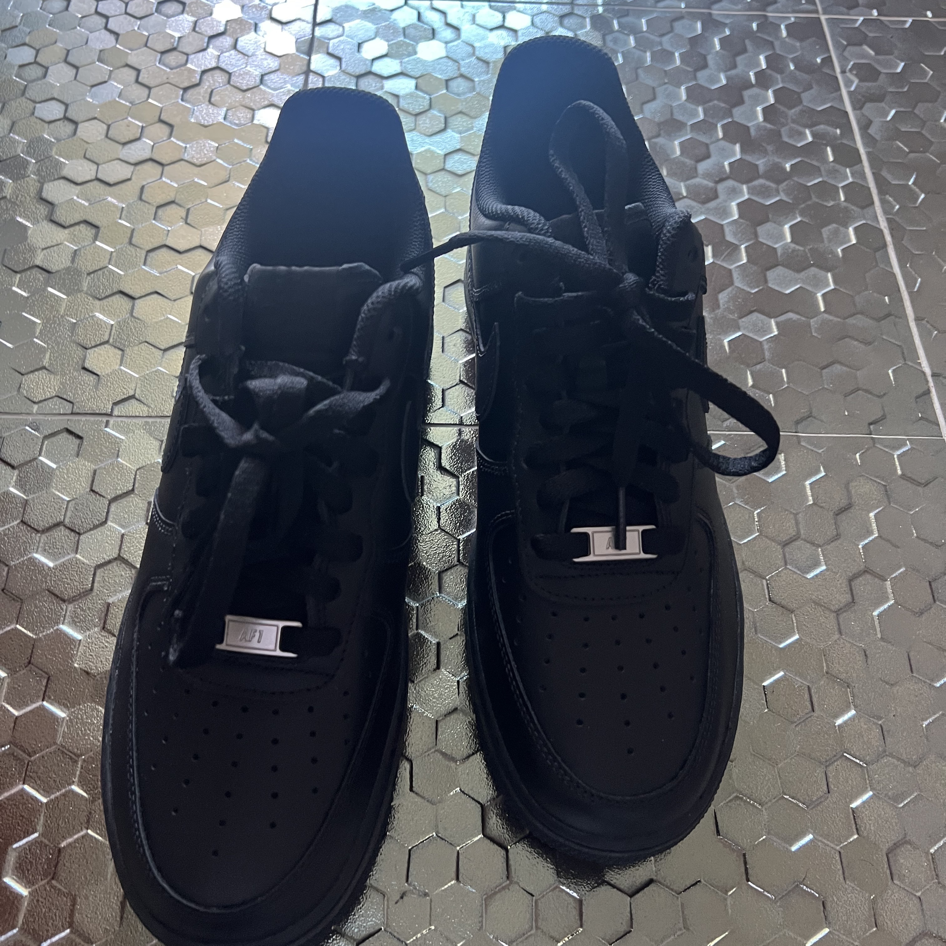 Nike Air Force 1 '07 Low Triple Black 착용 스타일