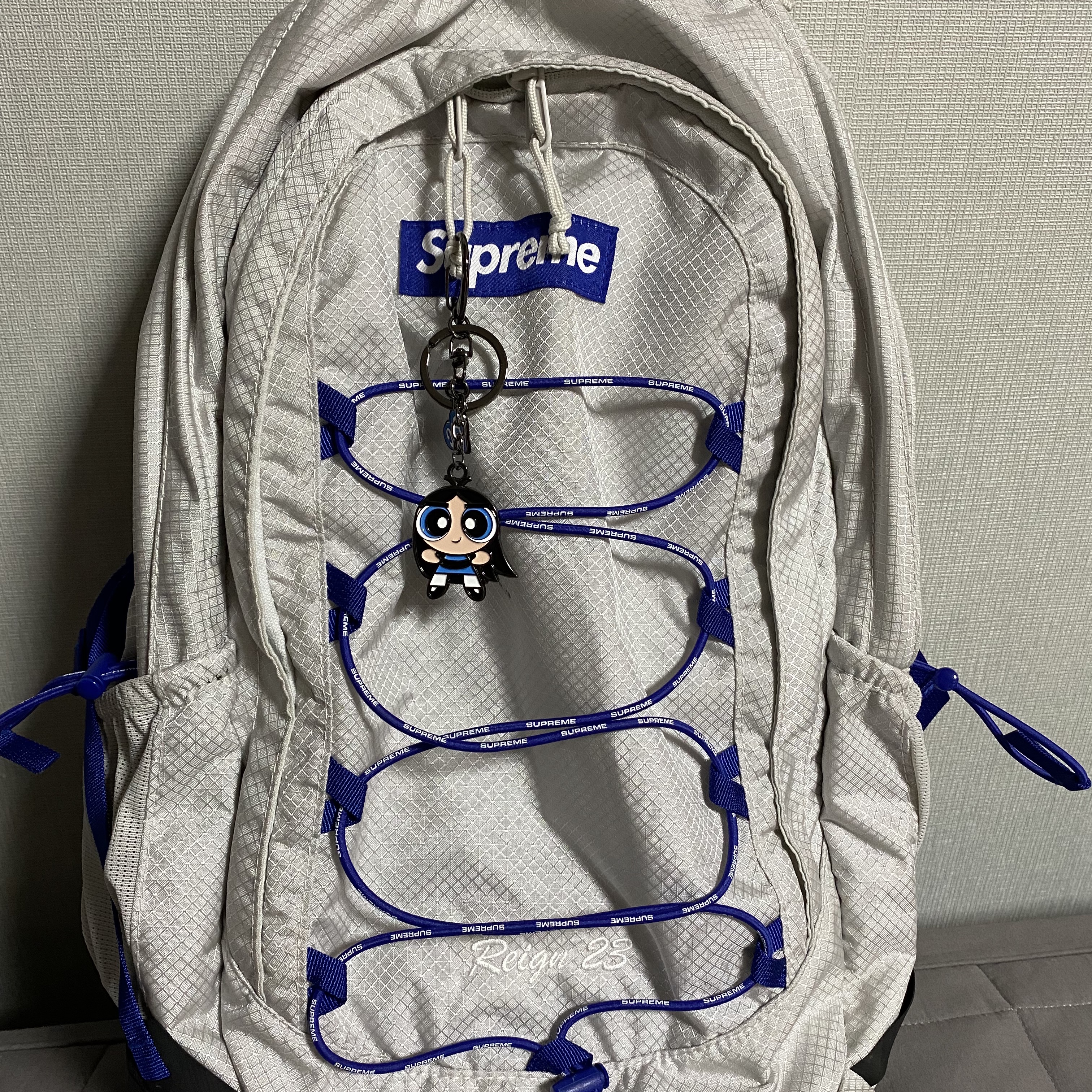 NewJeans x The Powerpuff Girls Metal Keyring Minji, Supreme Backpack Silver - 22SS 착용 스타일