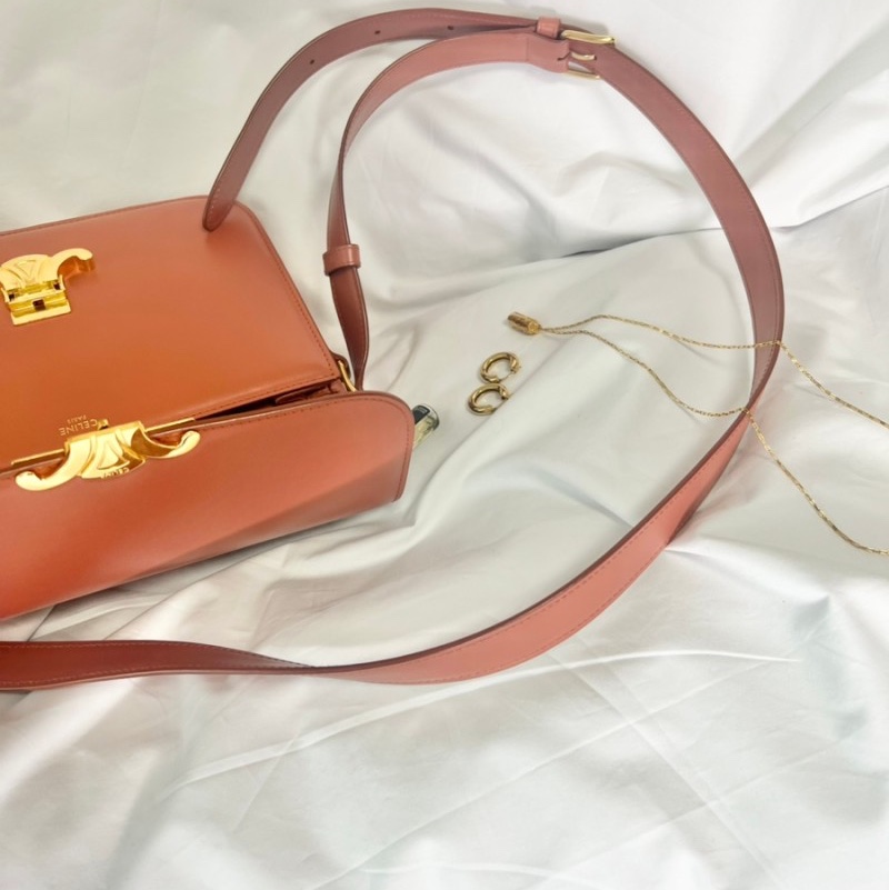 Celine Classique Triomphe Bag in Shiny Calfskin Bronze 착용 스타일 - 1