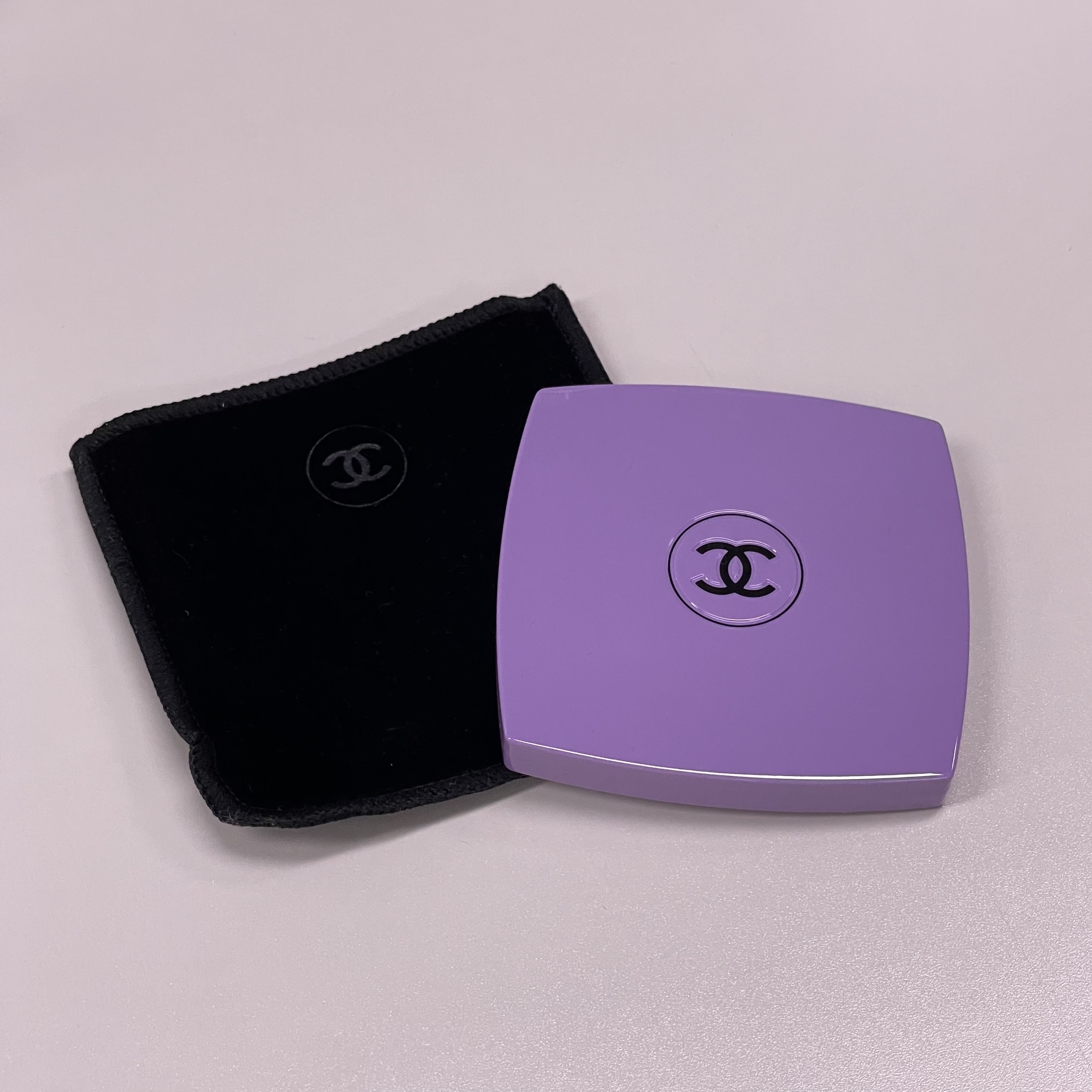 Chanel Codes Couleur Limited Edition Miroir Double Facettes 135 Immortelle 착용 스타일