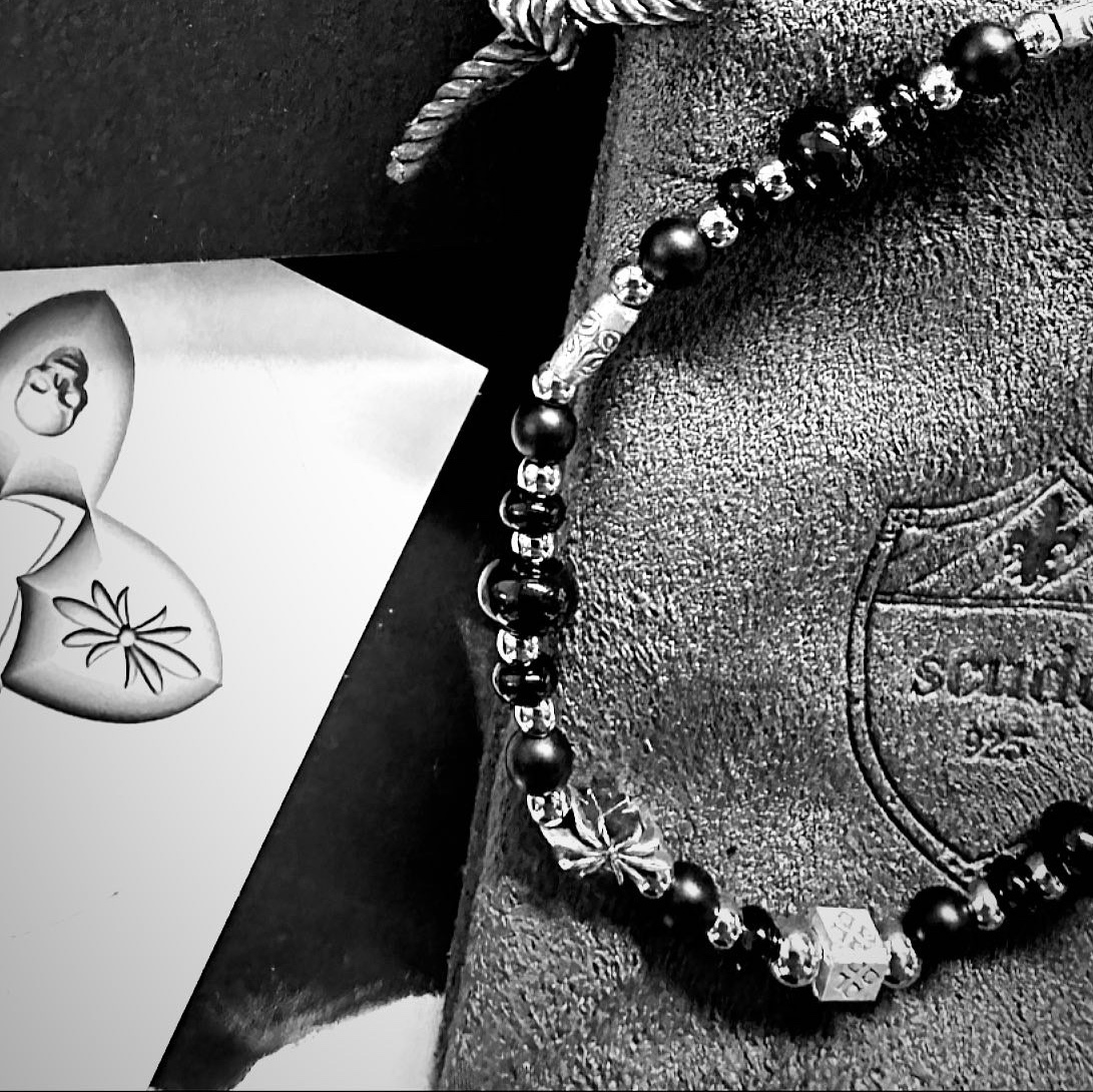 Scudo Garden Karen Beads Bracelet Black 착용 스타일