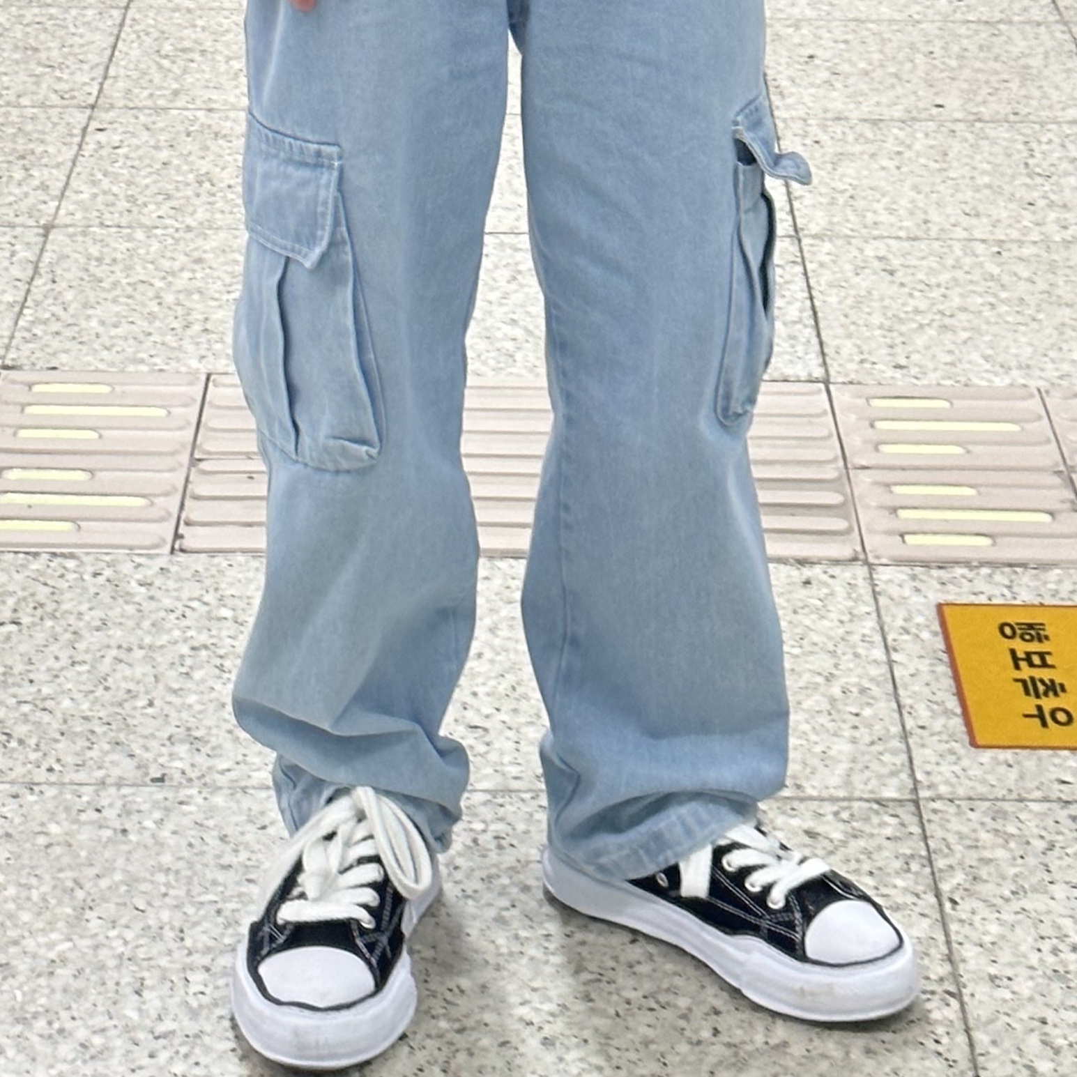 Maison Mihara Yasuhiro Peterson OG Sole Canvas Low Sneakers Black, IAB Studio 10th Anniversary T-Shirts Pack White & Black (2 Pack) 착용 스타일 - 4