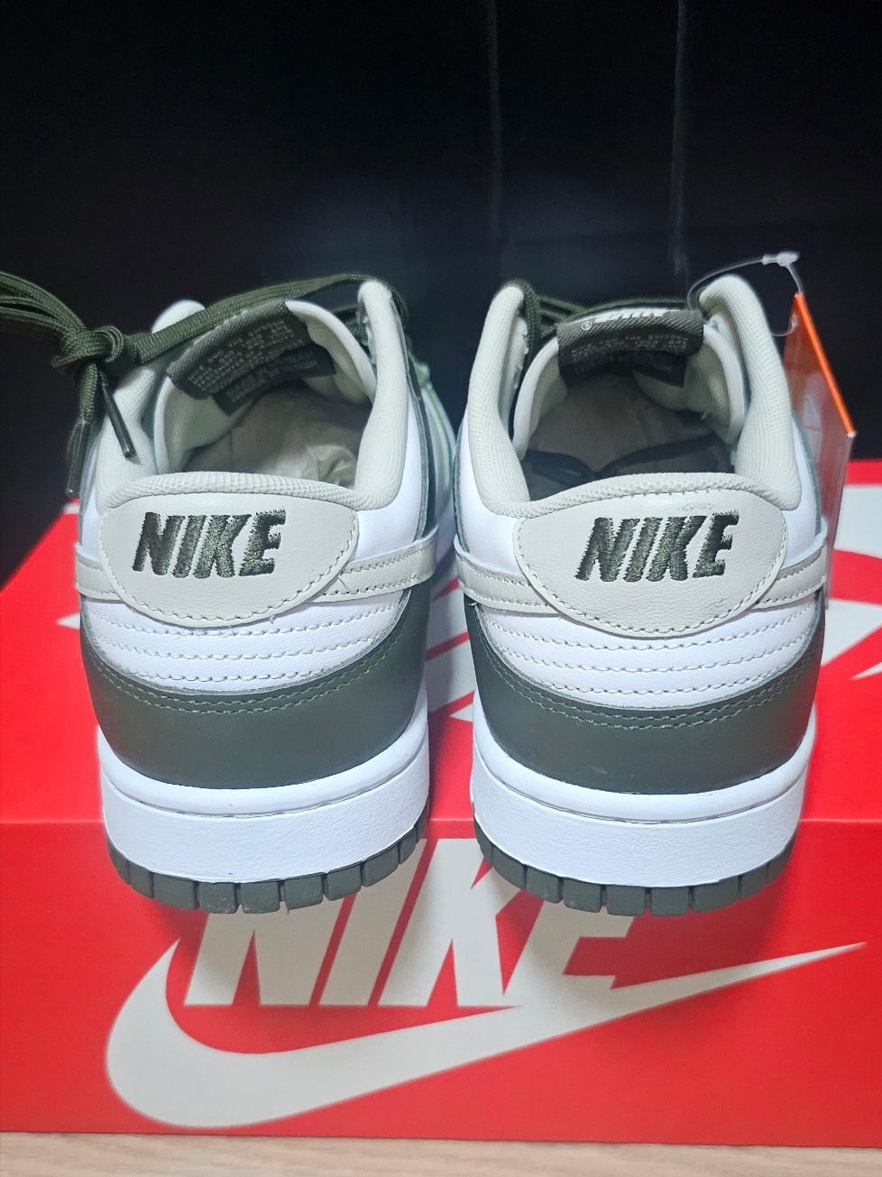 Nike Dunk Low Oil Green 착용 스타일 - 4