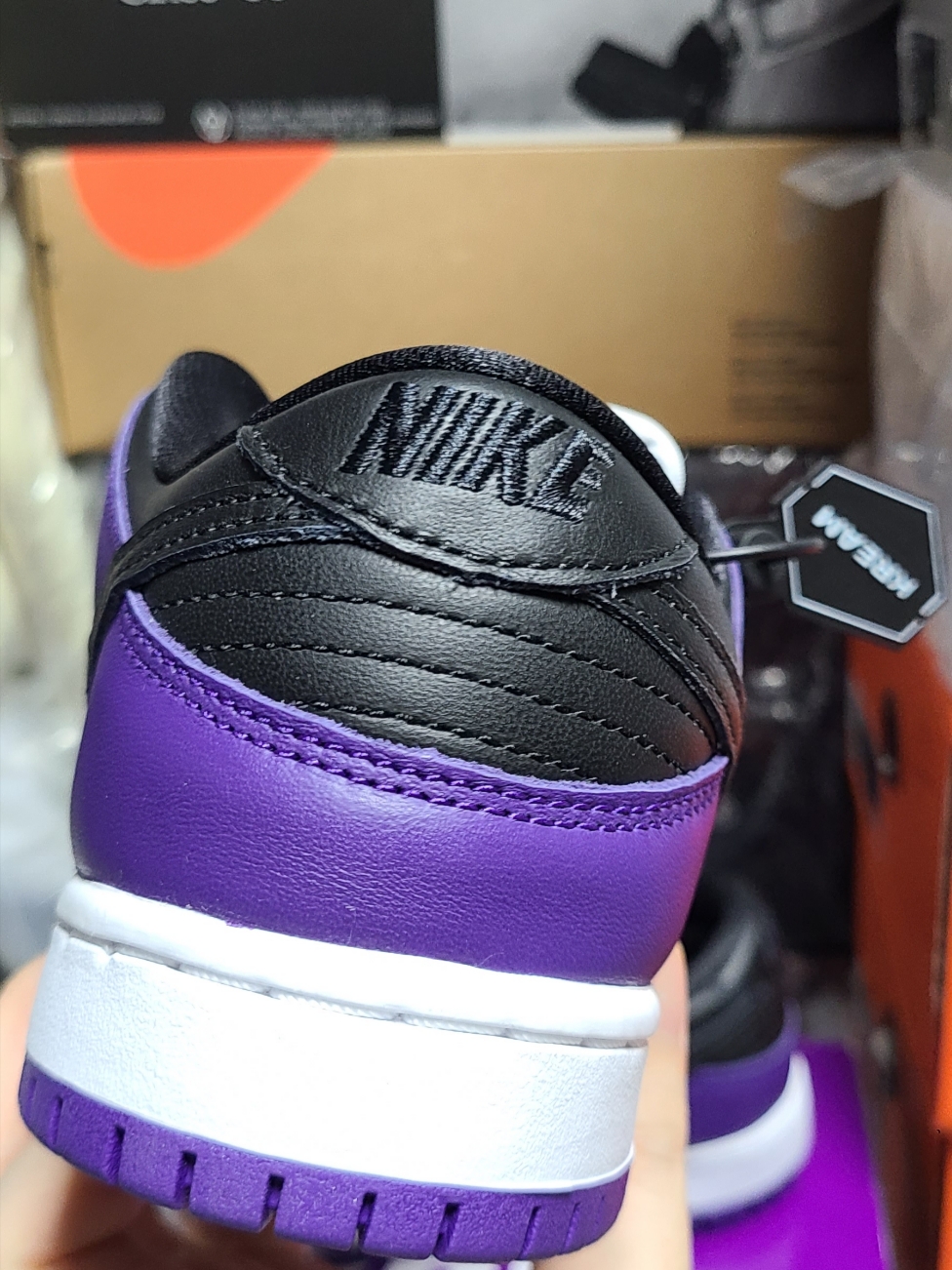 Nike SB Dunk Low Pro Court Purple 착용 스타일 - 3