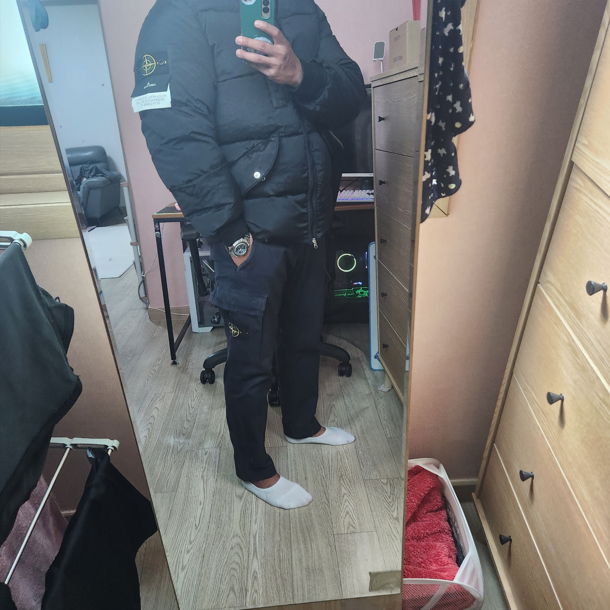 Stone Island 43619 Nylon Metal Econyl Regenerated Nylon Down Jacket Black - 22FW 착용 스타일