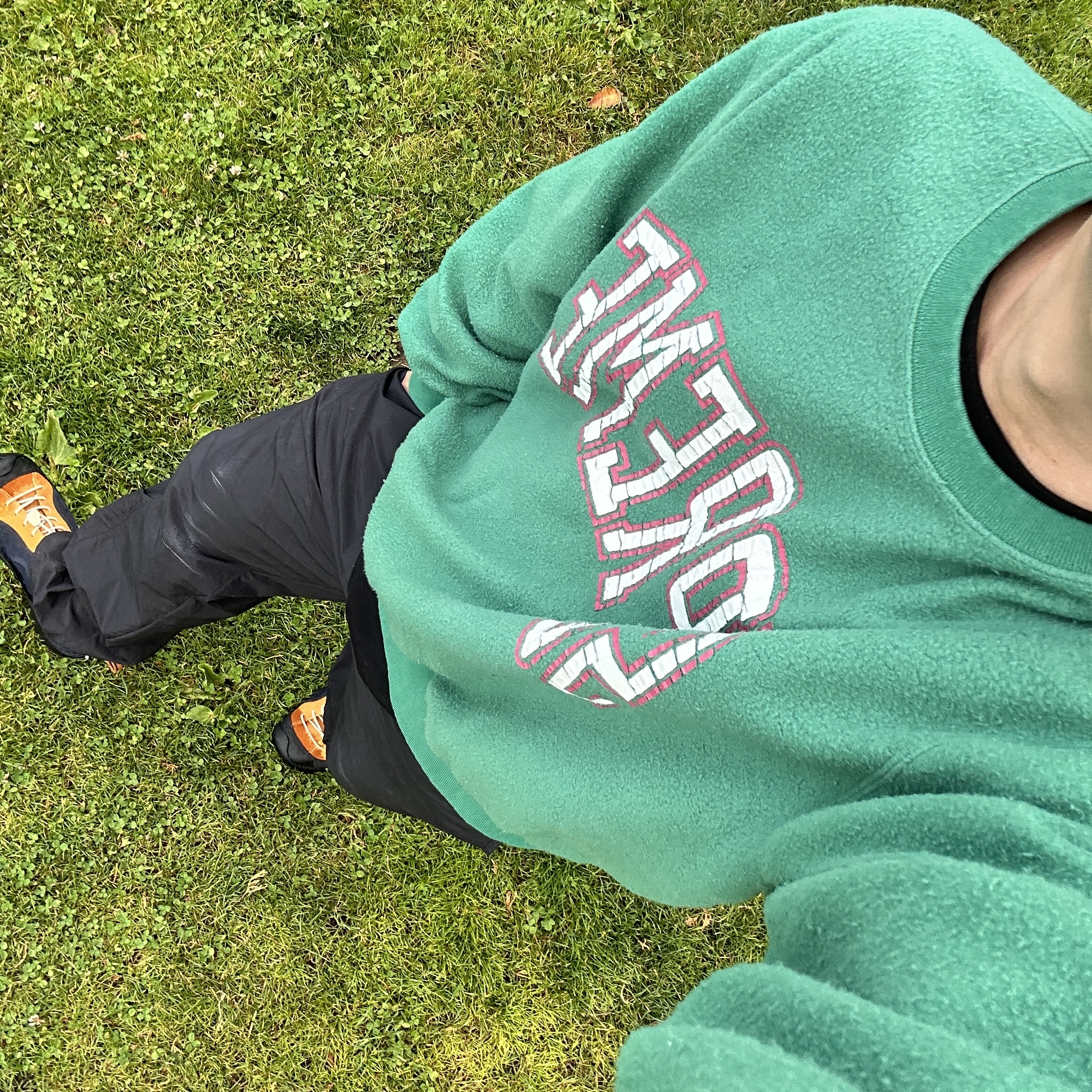 Supreme Inside Out Crewneck Light Pine - 23FW 착용 스타일
