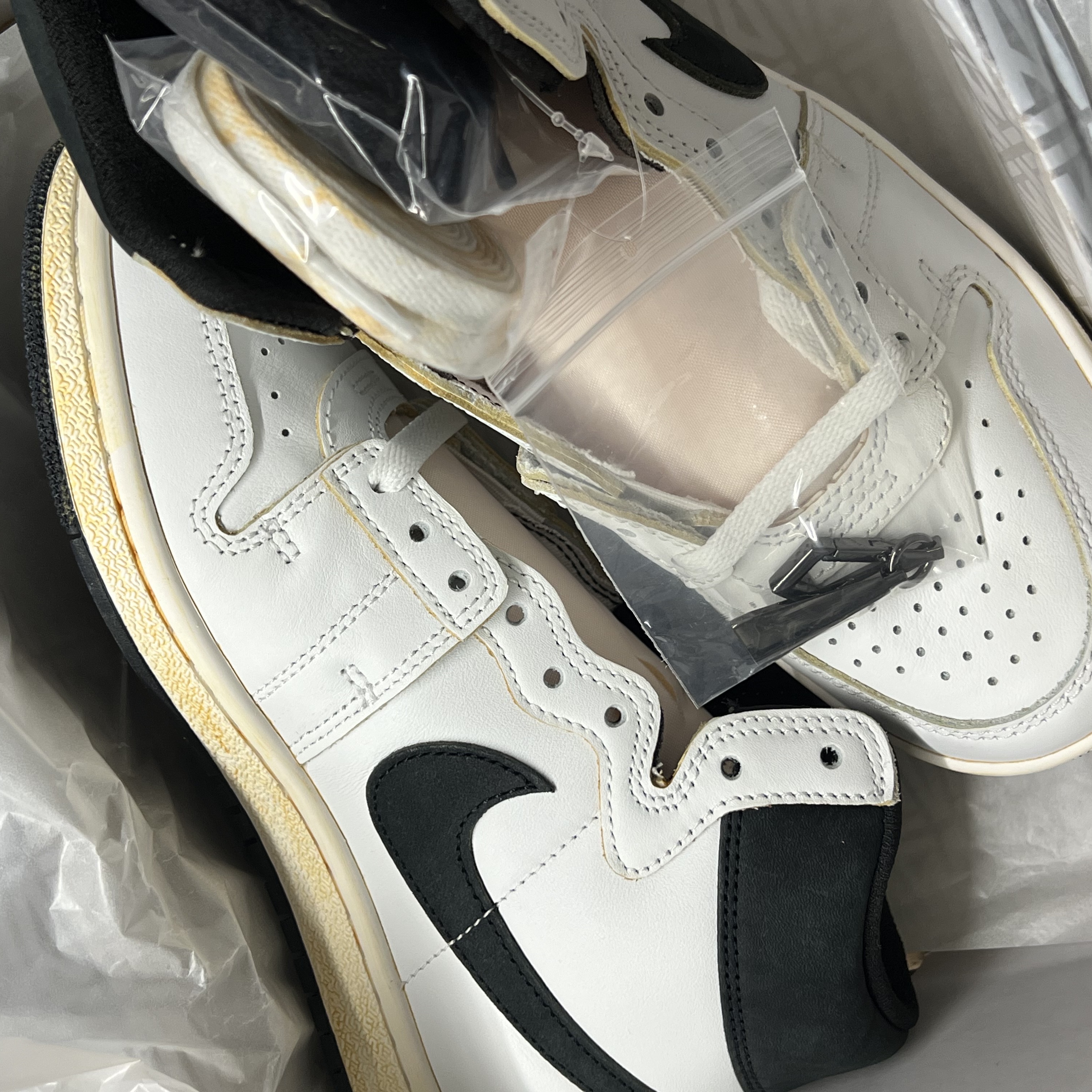 Jordan x A Ma Maniere Air Ship Summit White Black 착용 스타일 - 3