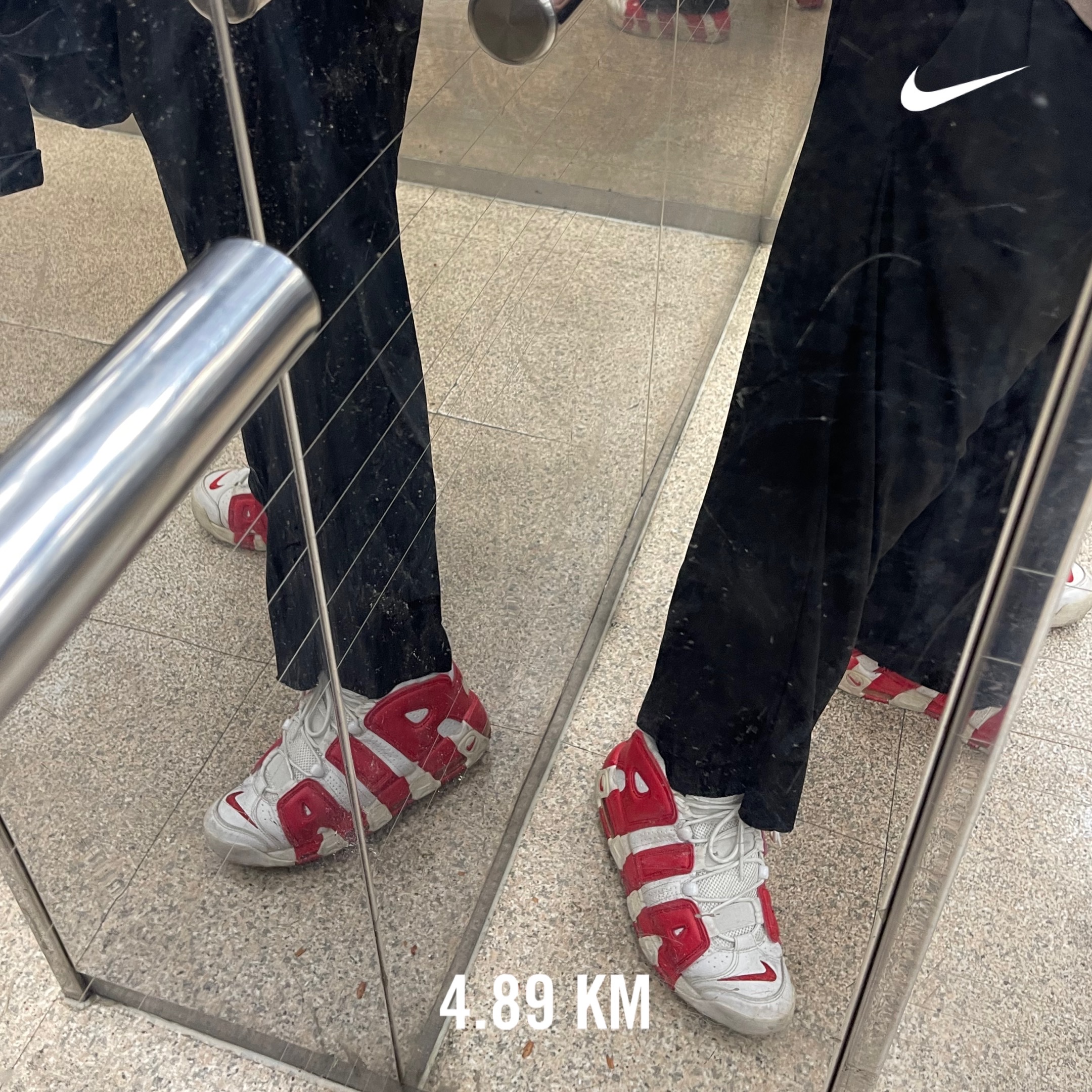 Nike Air More Uptempo Varsity Red 착용 스타일