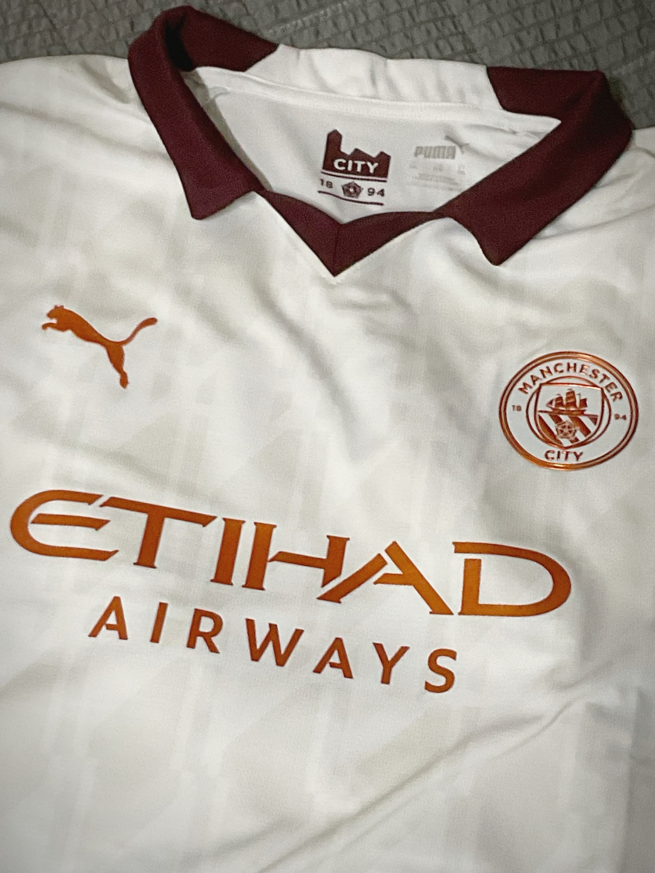 Puma Manchester City 2023/24 Away Long Sleeve Jersey White Aubergine (Non Marking Ver.) 착용 스타일 - 1