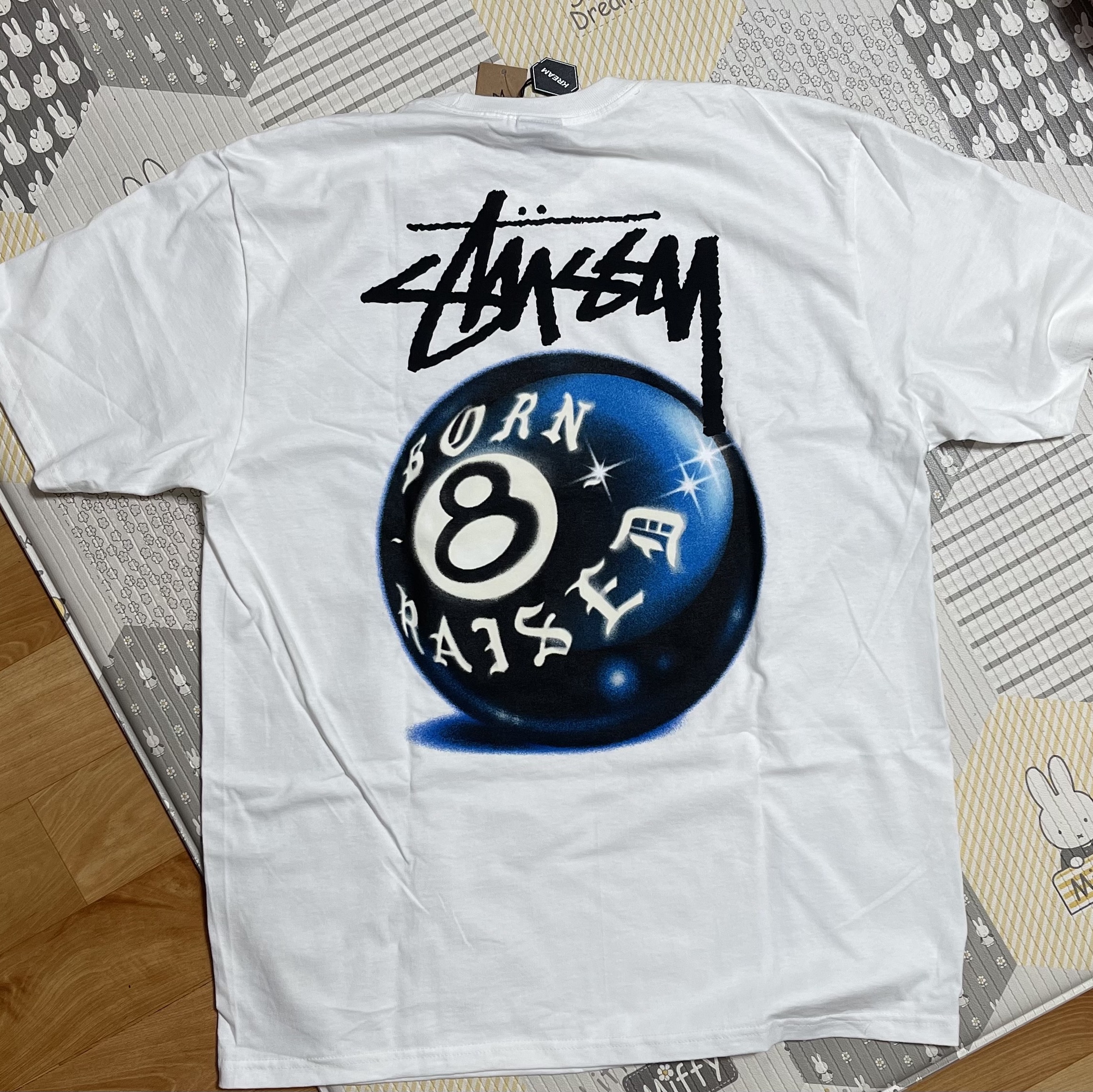 Stussy x Born X Raised 8 Ball T-Shirt White 착용 스타일 - 2