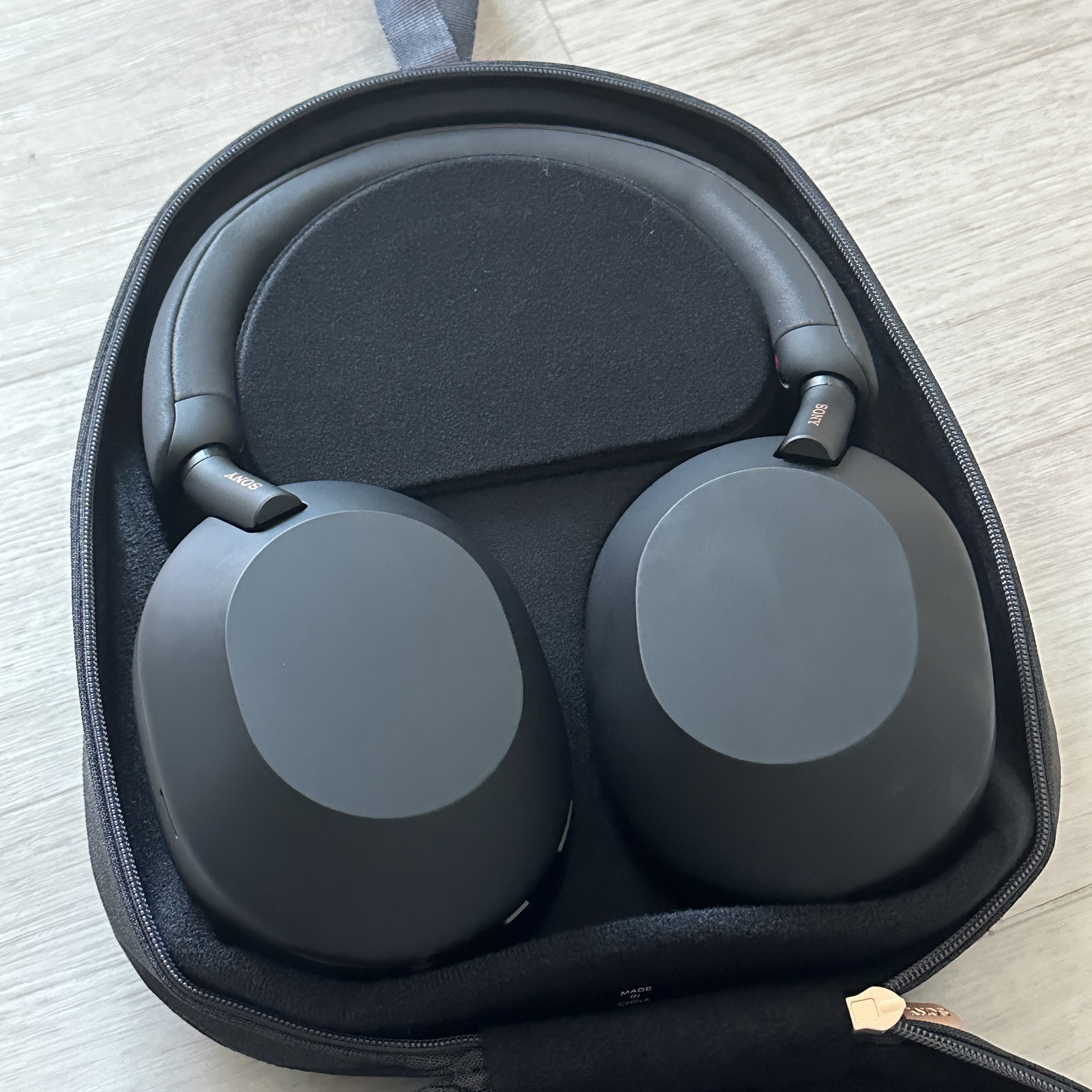 Sony WH-1000XM5 Black (Sony Korea Ver.) 착용 스타일