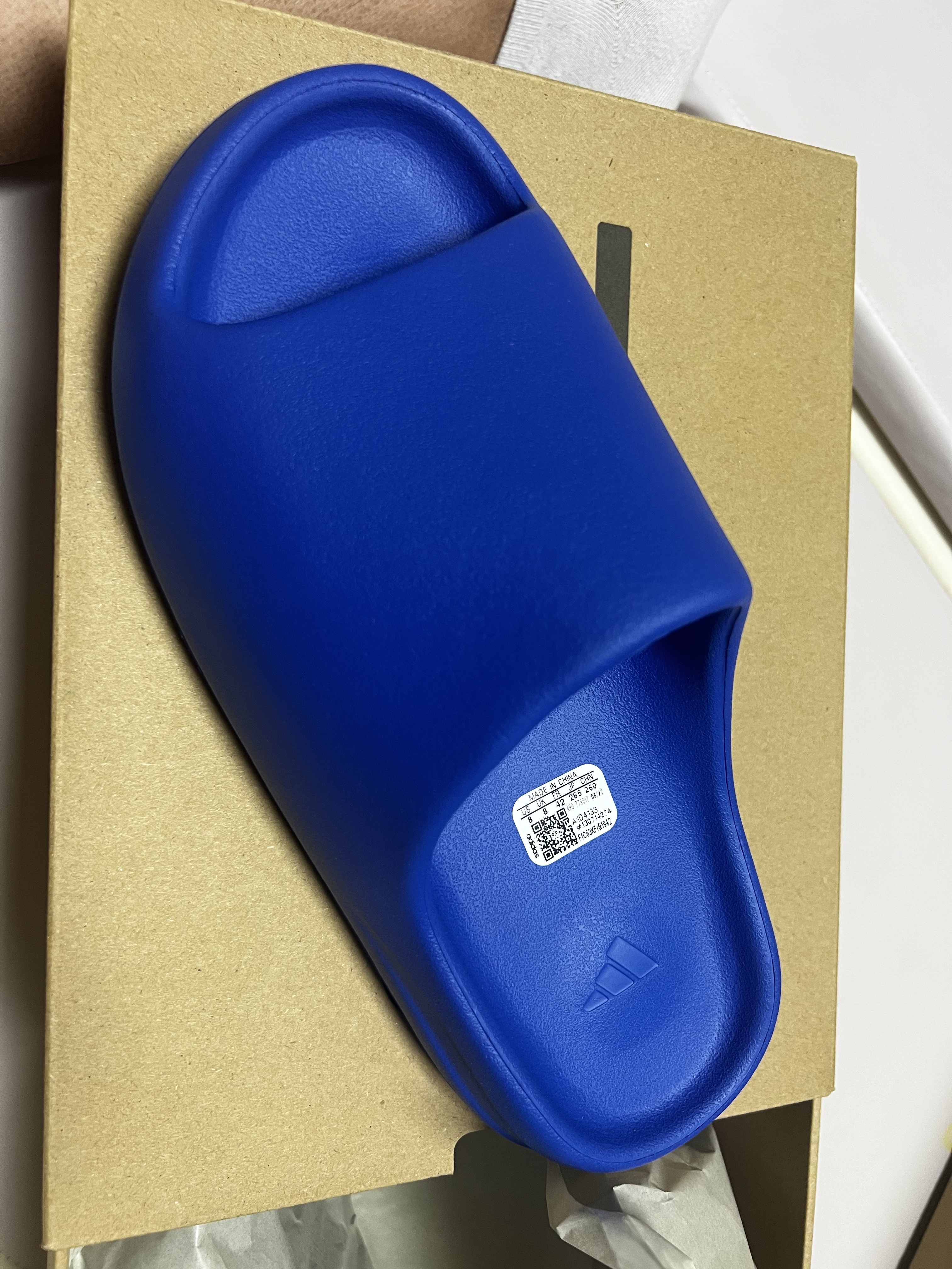 Adidas Yeezy Slide Azure 착용 스타일