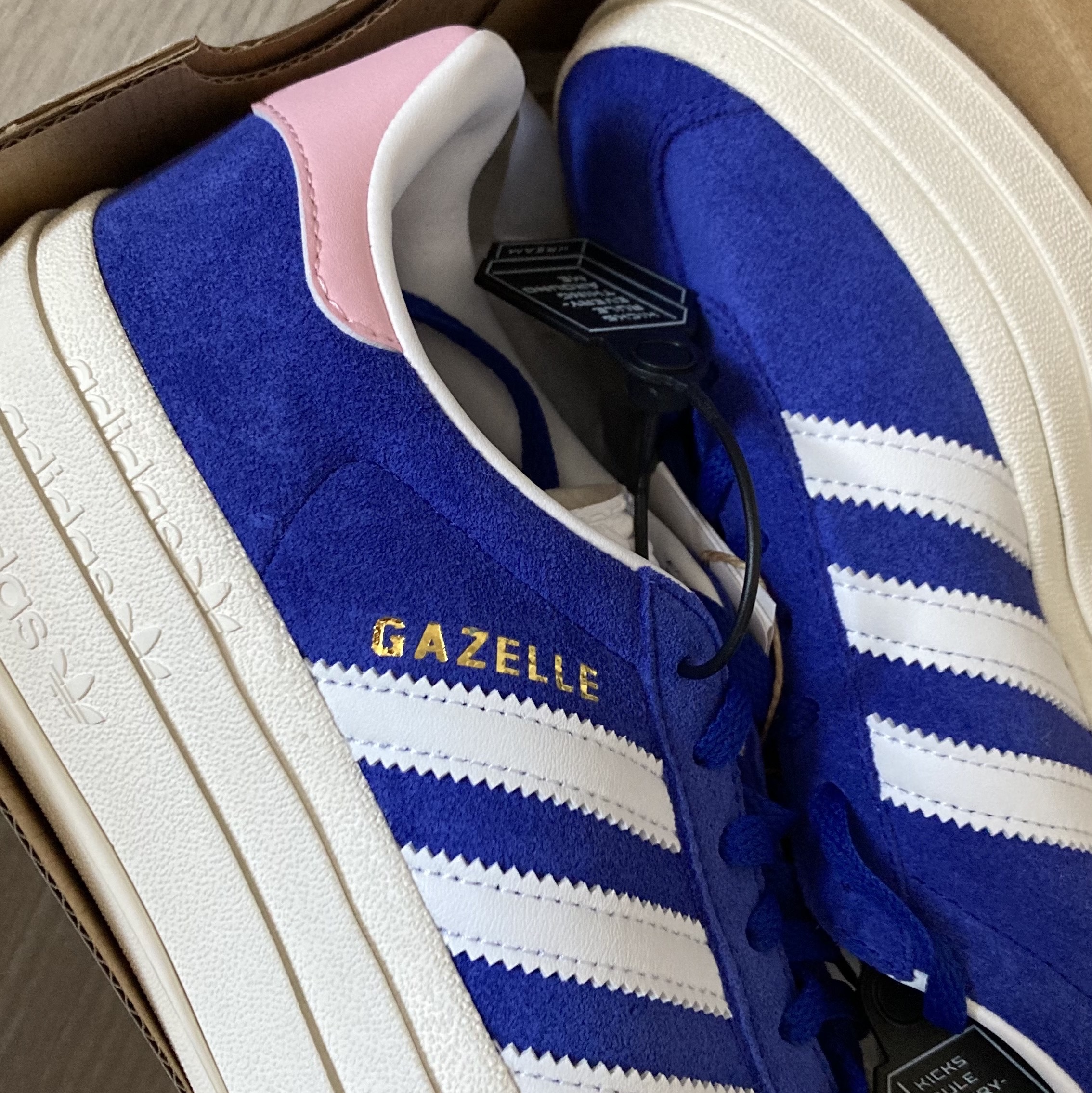 (W) Adidas Gazelle Bold Blue Pink 착용 스타일