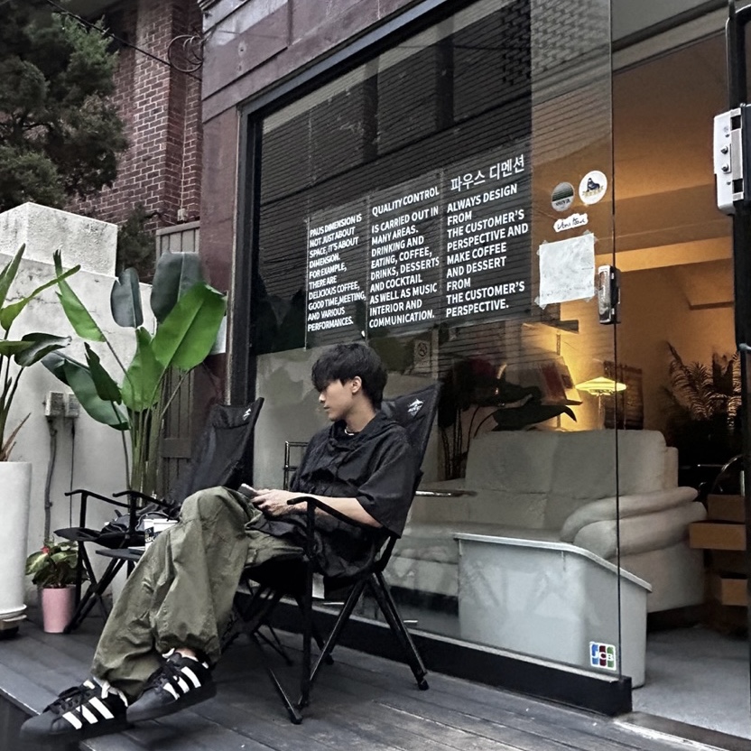 Adidas Superstar Core Black White 착용 스타일 - 3