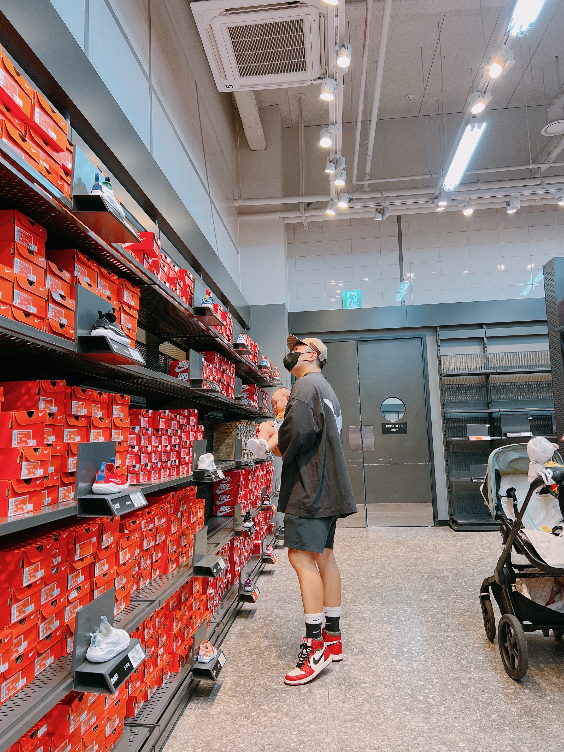 Jordan 1 Retro High OG Chicago 2022, Nike Everyday Plus Cushioned Training Crew Socks Black White (Korean Ver.) 착용 스타일 - 2