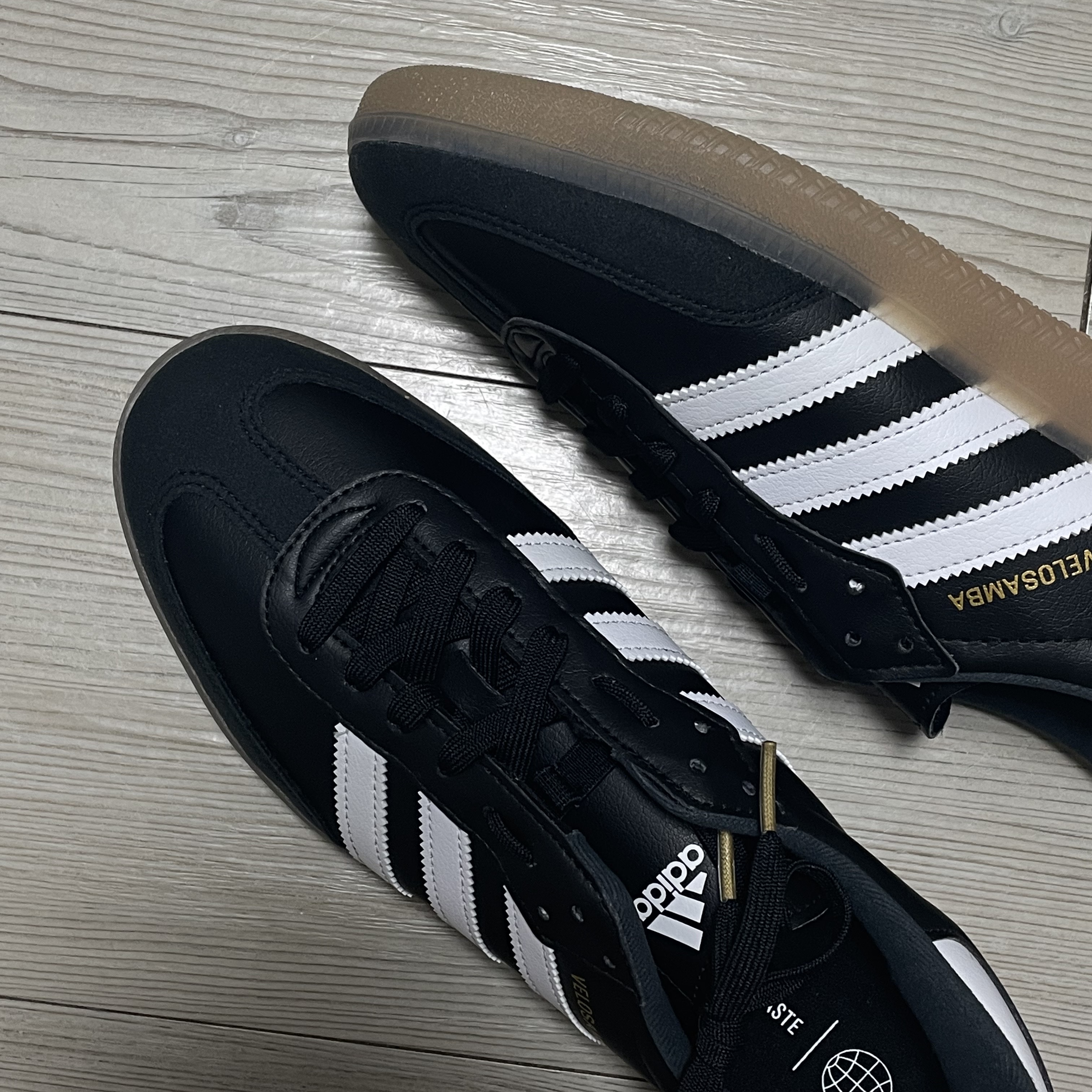 Adidas Velosamba Vegan Cycling Core Black 착용 스타일 - 1