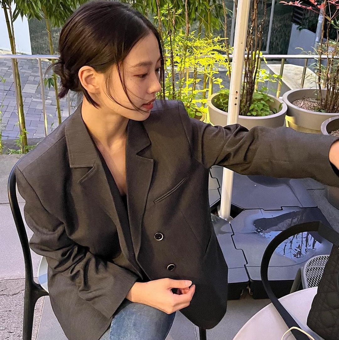 (W) Zara Tailored Wool Blend Tight-Fit Blazer Navy 착용 스타일 - 2