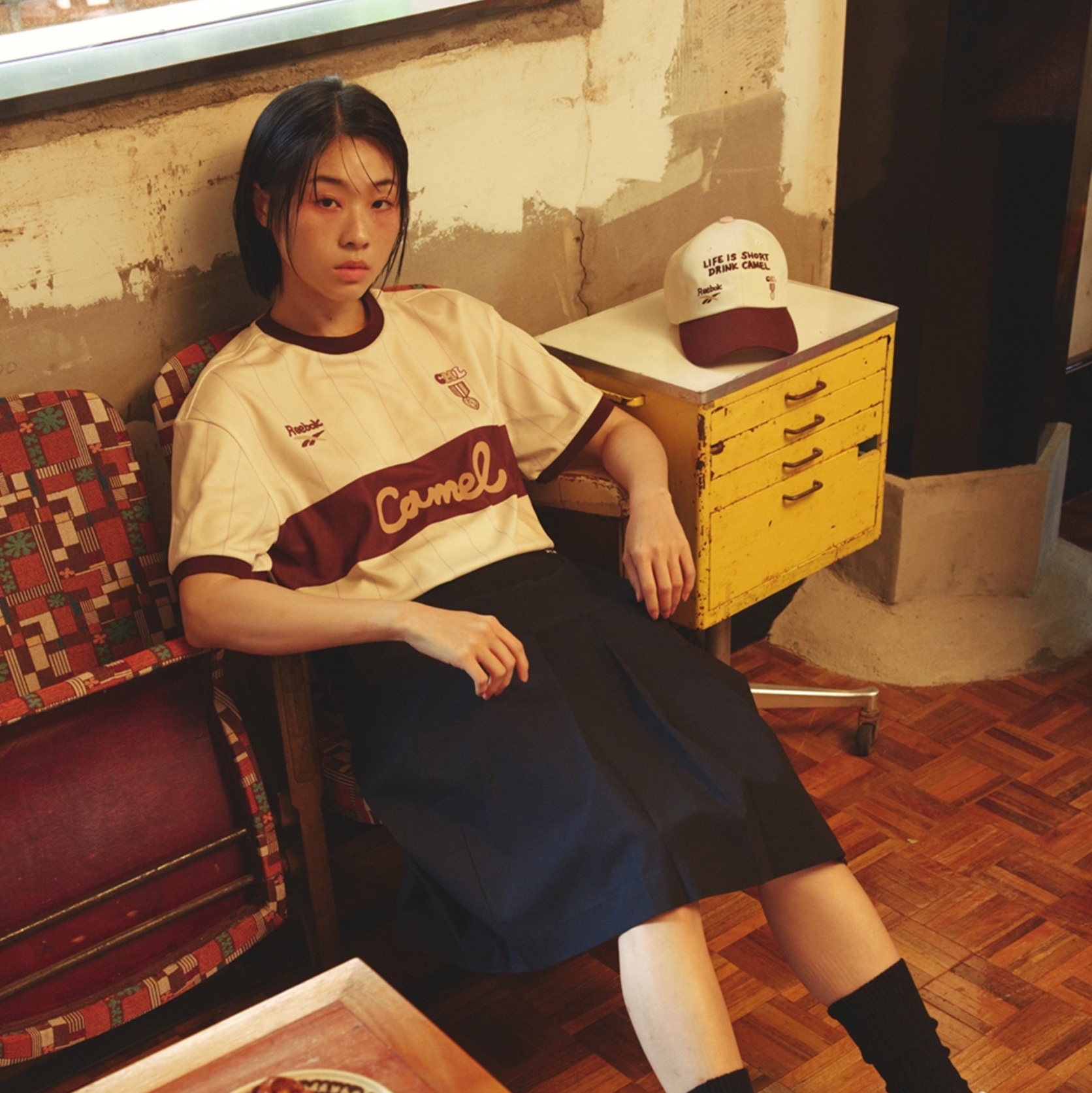 Reebok x Camel Coffee Blockcore T-Shirt Camel, Reebok x Camel Coffee Cap Camel 착용 스타일 - 4