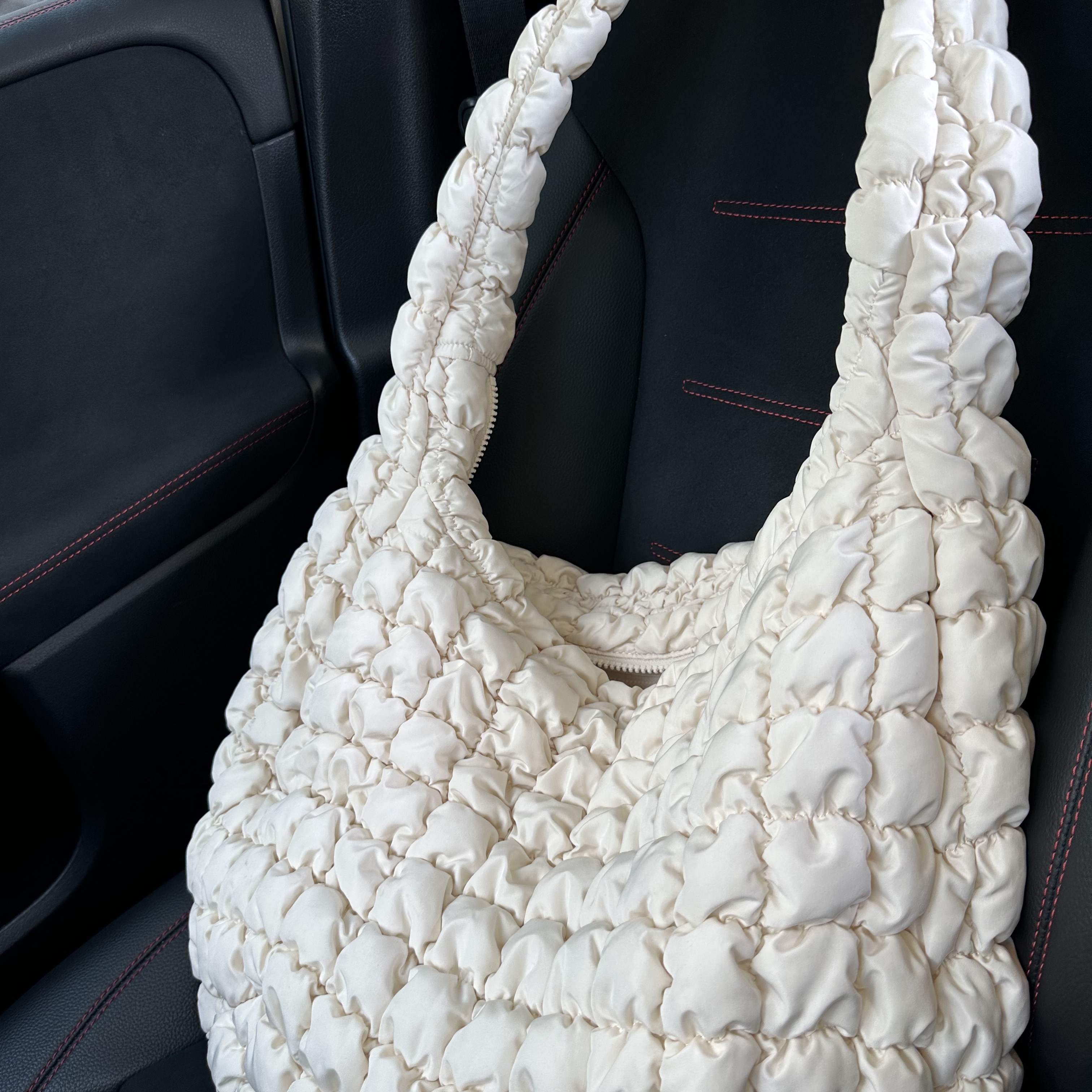 COS Quilted Oversized Shoulder Bag Off White Light Beige 착용 스타일