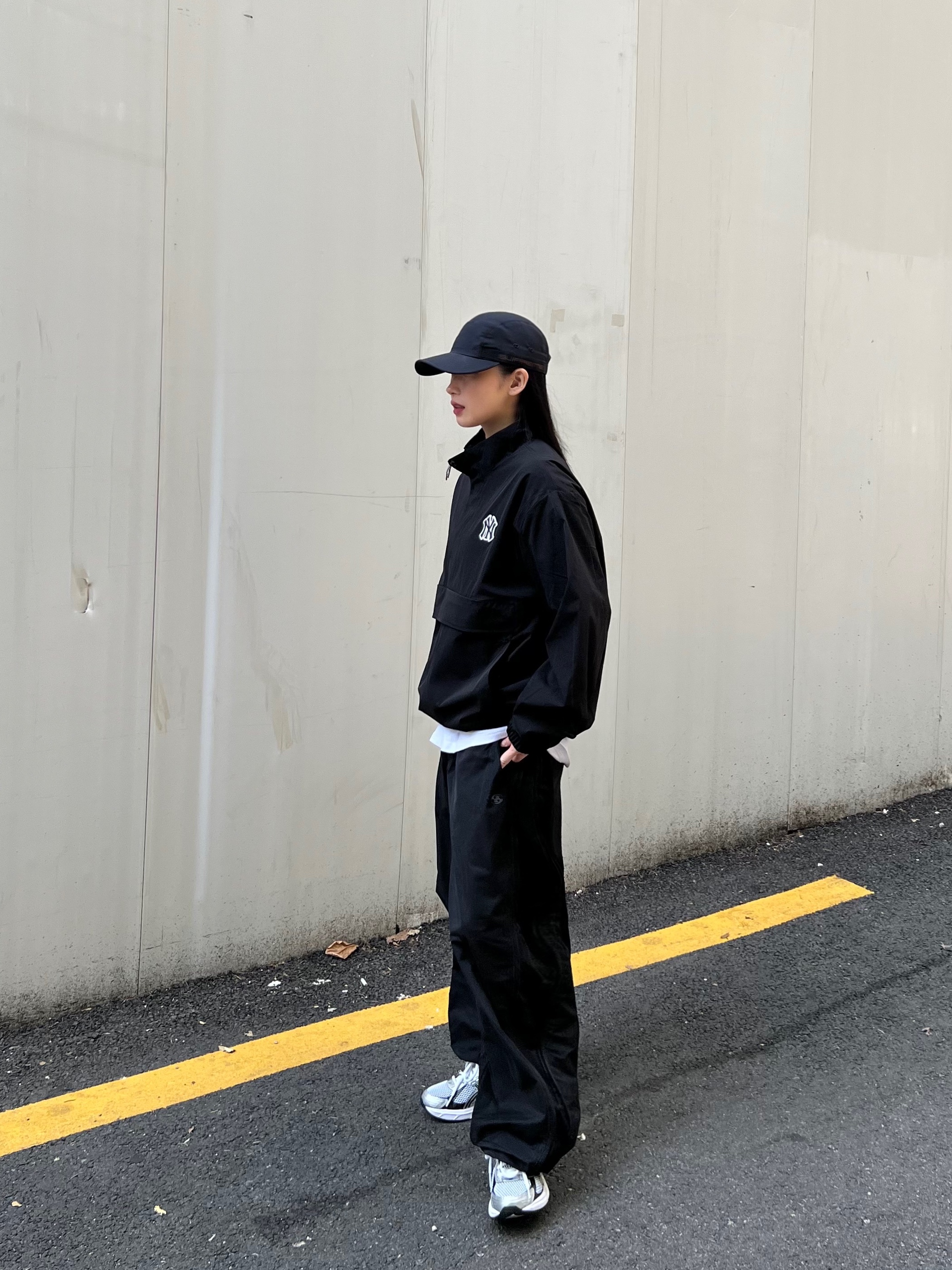 Asics Gel-1130 White Black, Sansan Gear Zipper Pants Black - 22FW 착용 스타일 - 1