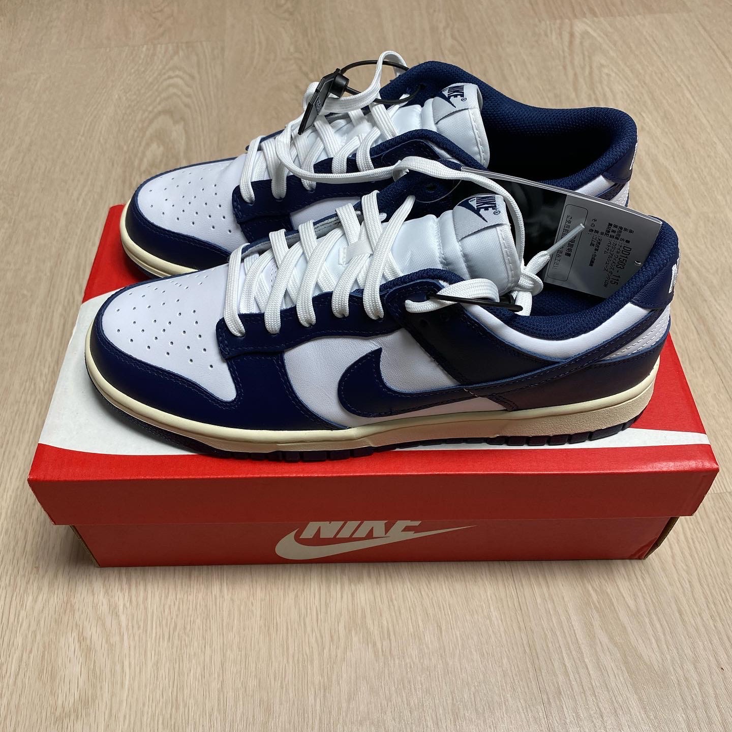 (W) Nike Dunk Low Vintage Midnight Navy 착용 스타일 - 3
