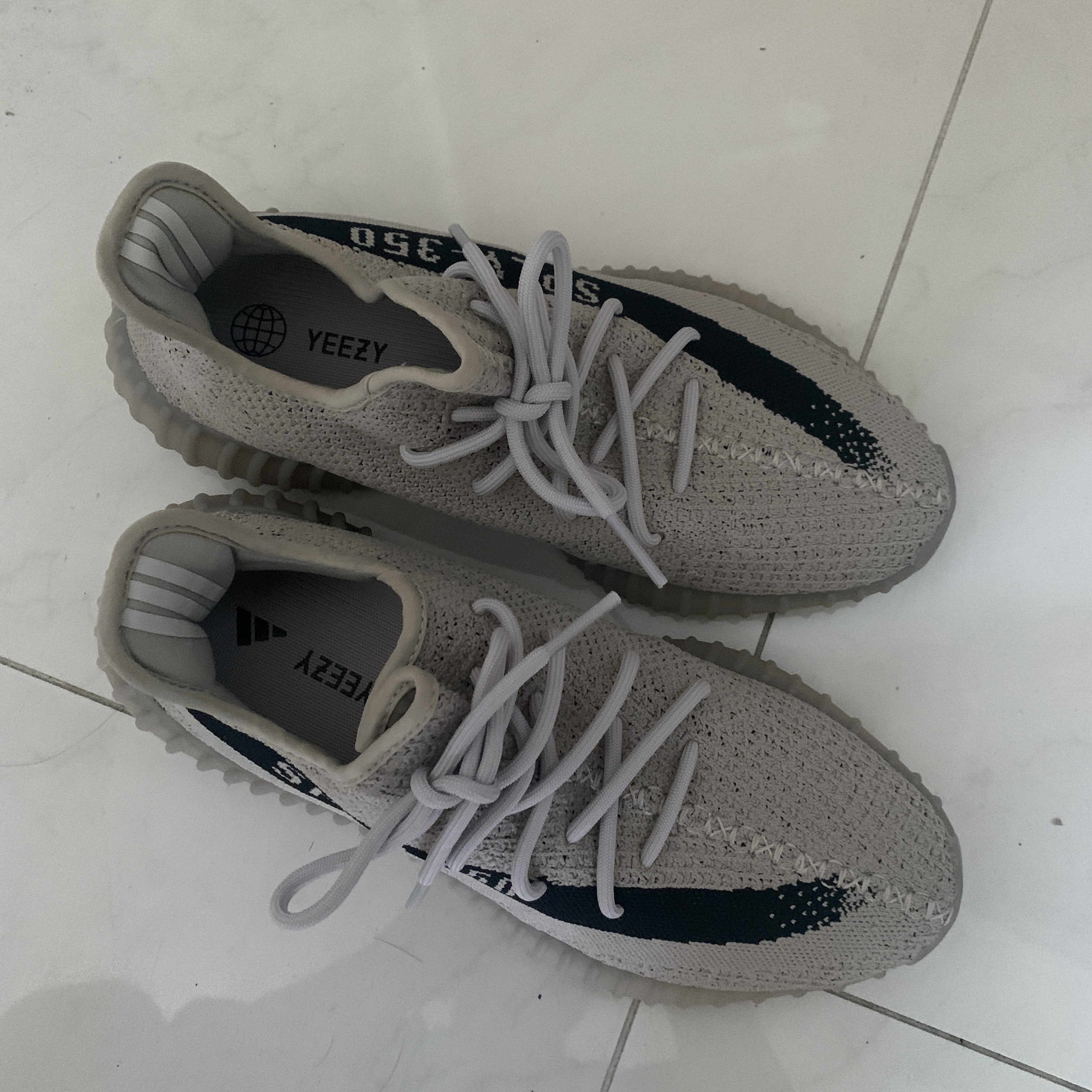 Adidas Yeezy Boost 350 V2 Slate Core Black 2022/2023 착용 스타일